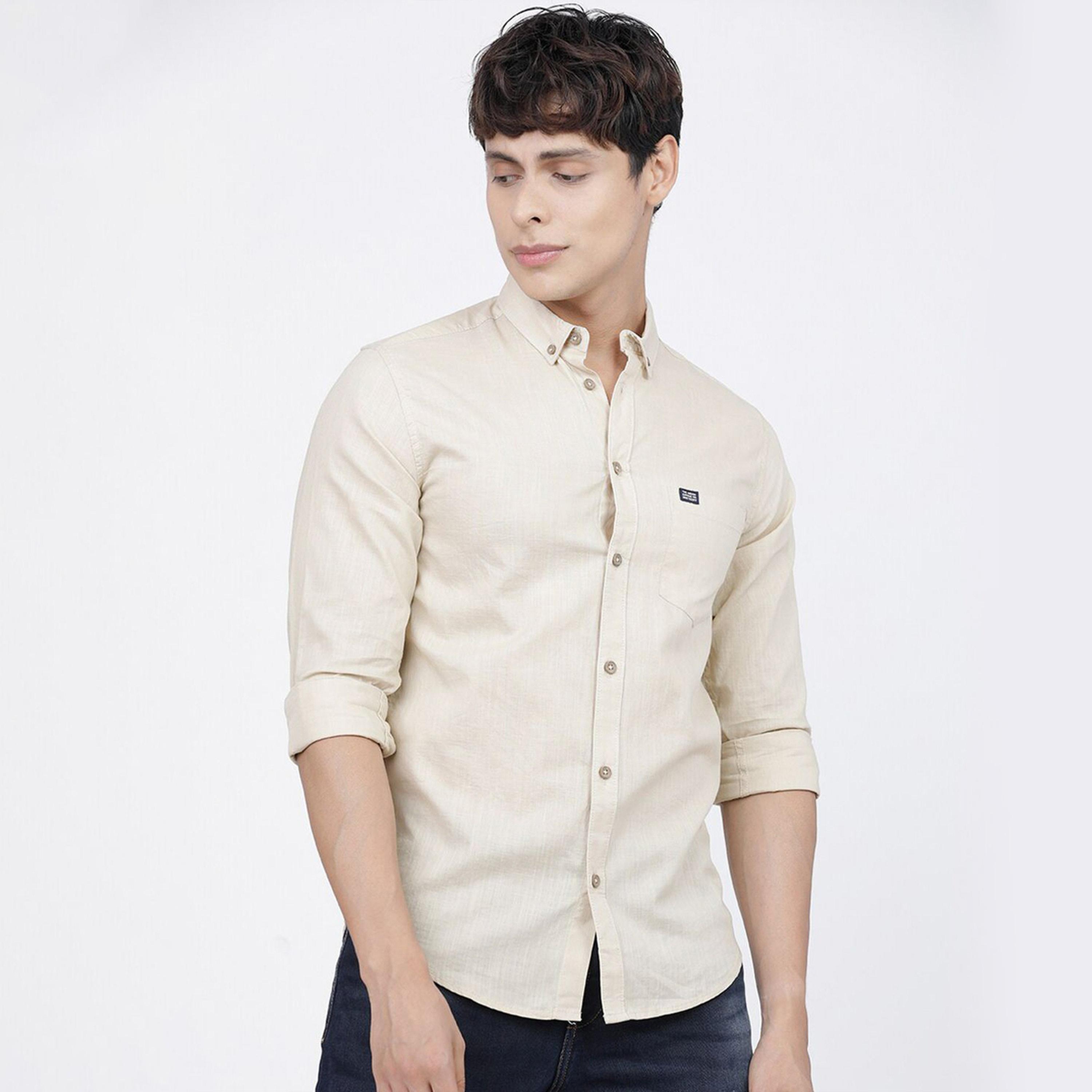 ذا انديان كراج كو × ستايلي - قميص رجالي تصميم نحيف وأزرار للأسفل لون بيج-men-clothing-shirts-image-1