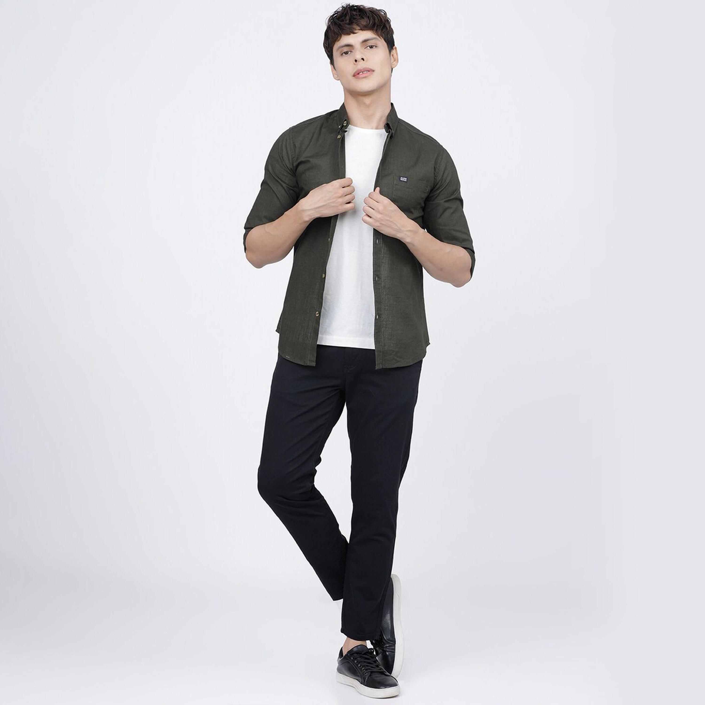 ذا انديان كراج كو × ستايلي - قميص رجالي تصميم نحيف بأزراز للأسفل لون أخضر زيتوني-men-clothing-shirts-image-2