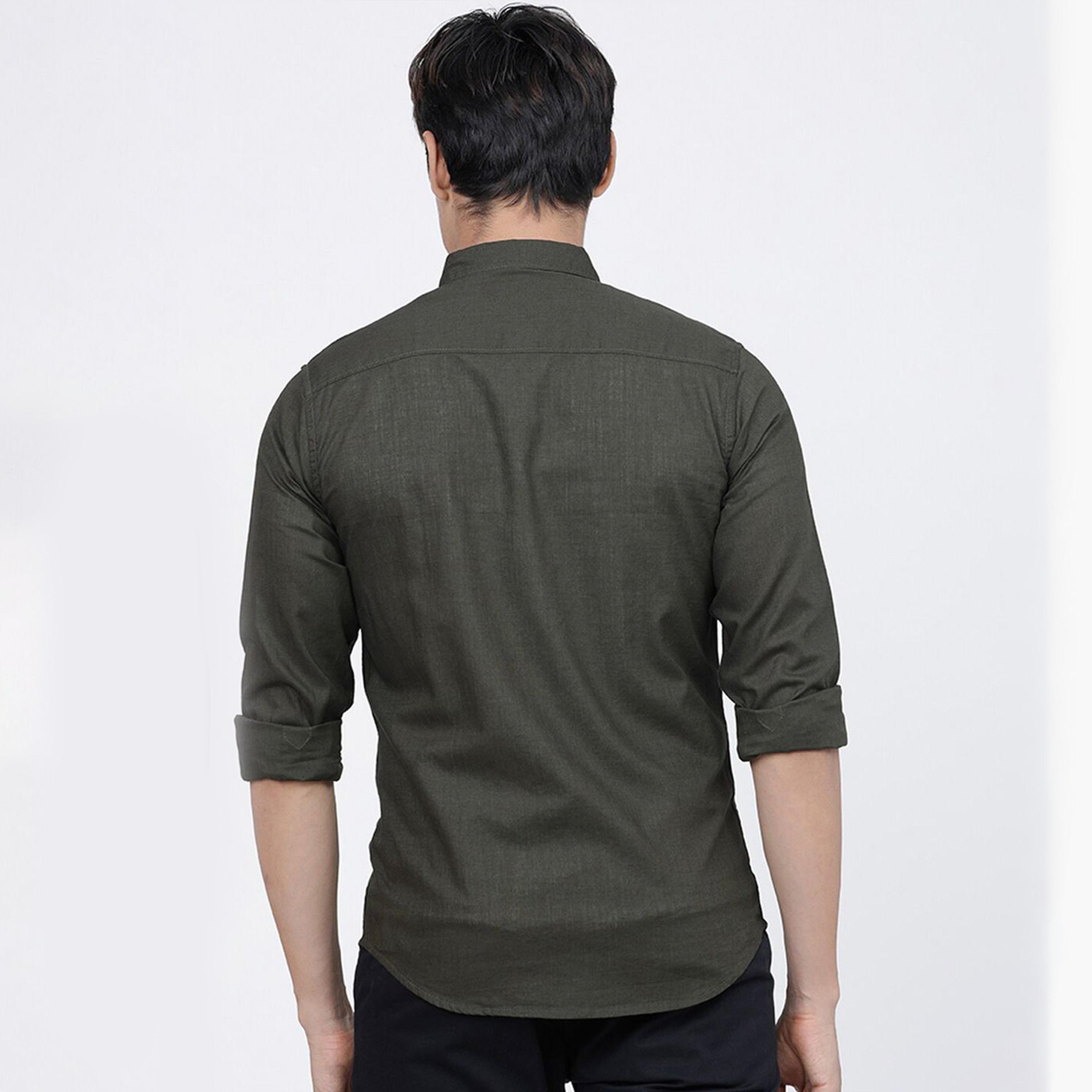 ذا انديان كراج كو × ستايلي - قميص رجالي تصميم نحيف بأزراز للأسفل لون أخضر زيتوني-men-clothing-shirts-image-4