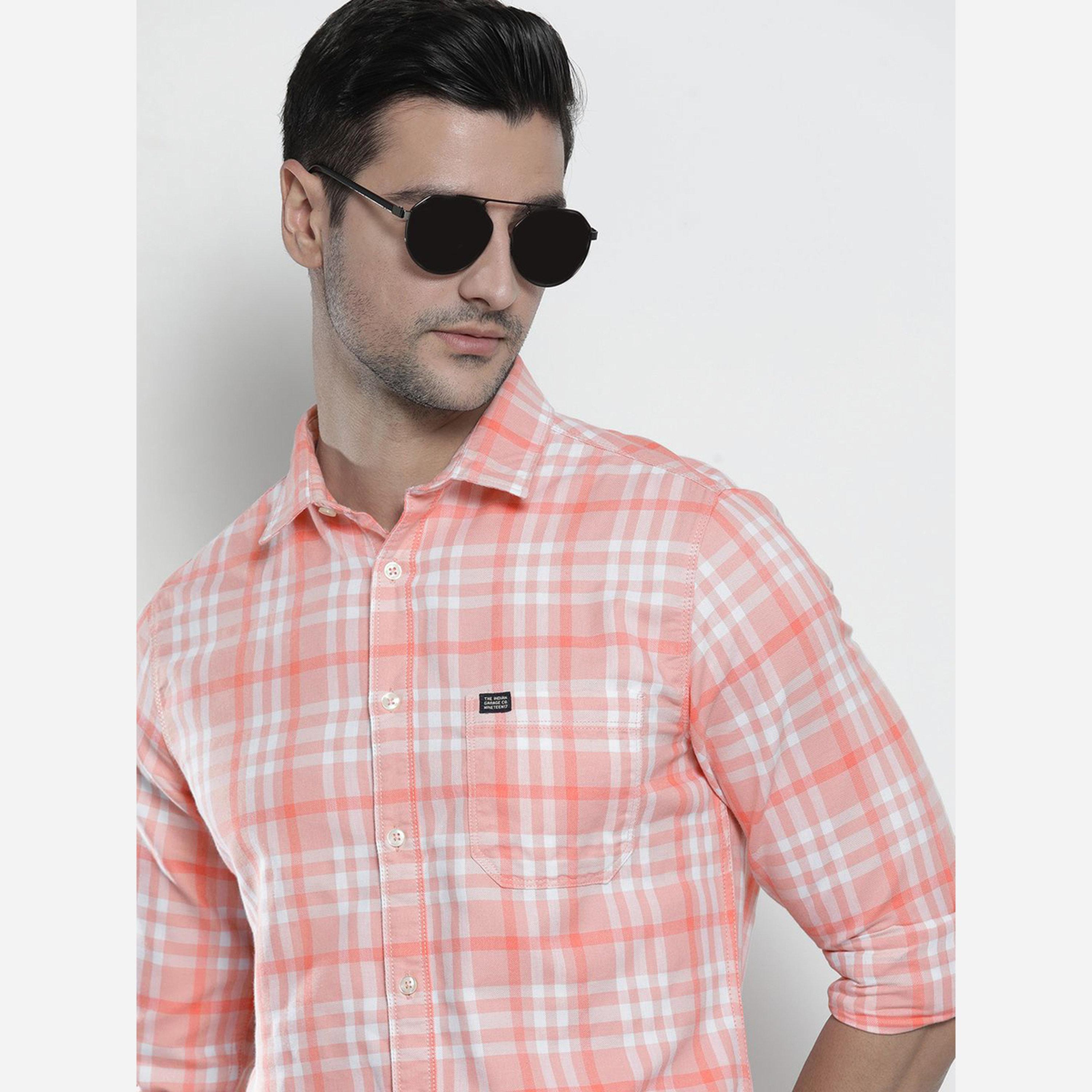 ذا انديان كراج كو × ستايلي - قميص رجالي لون وردي طبعة مربعات كاجوال-men-clothing-shirts-image-2