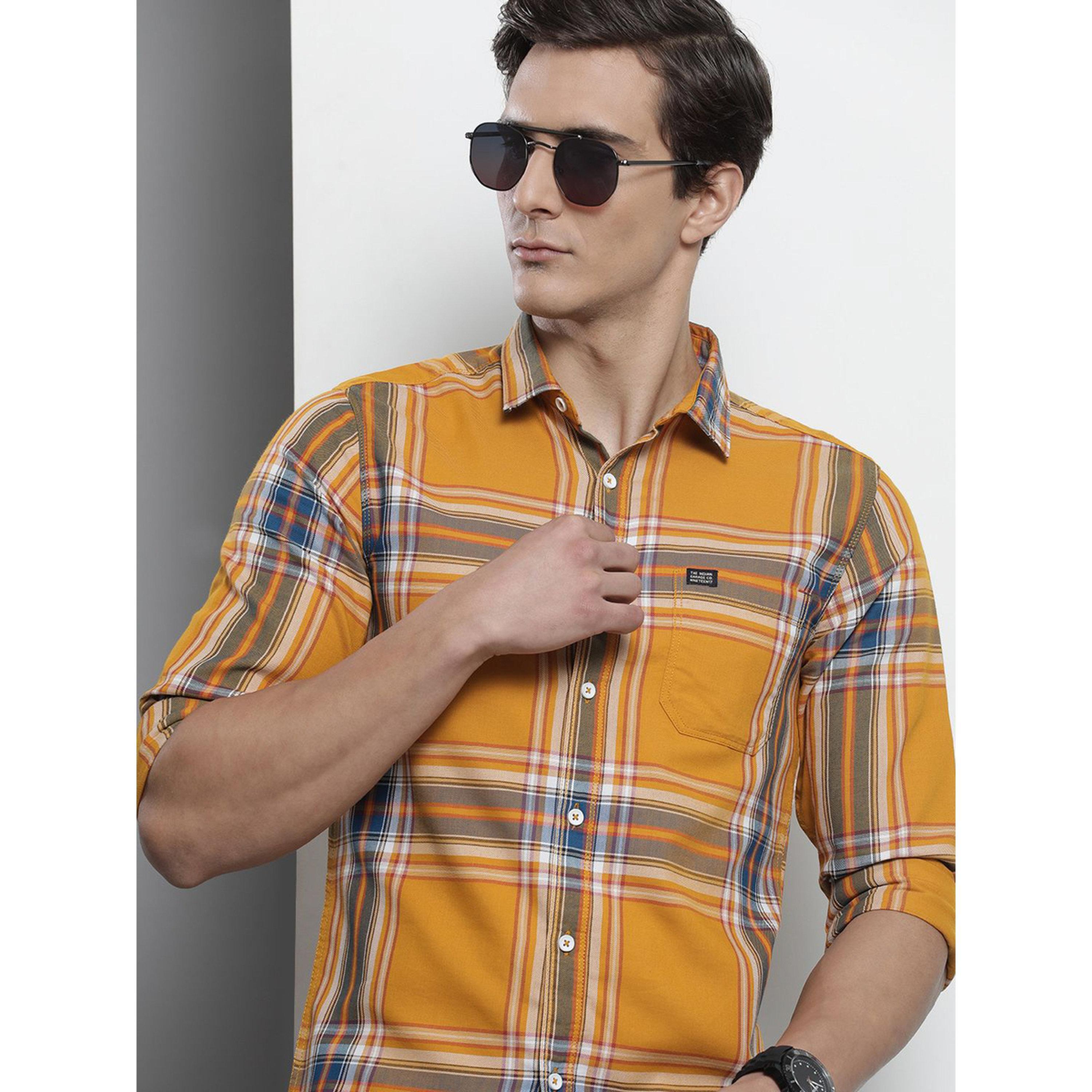 ذا انديان كراج كو × ستايلي - قميص رجالي منقوش بقصّة عادية بلون الخردل-men-clothing-shirts-image-2