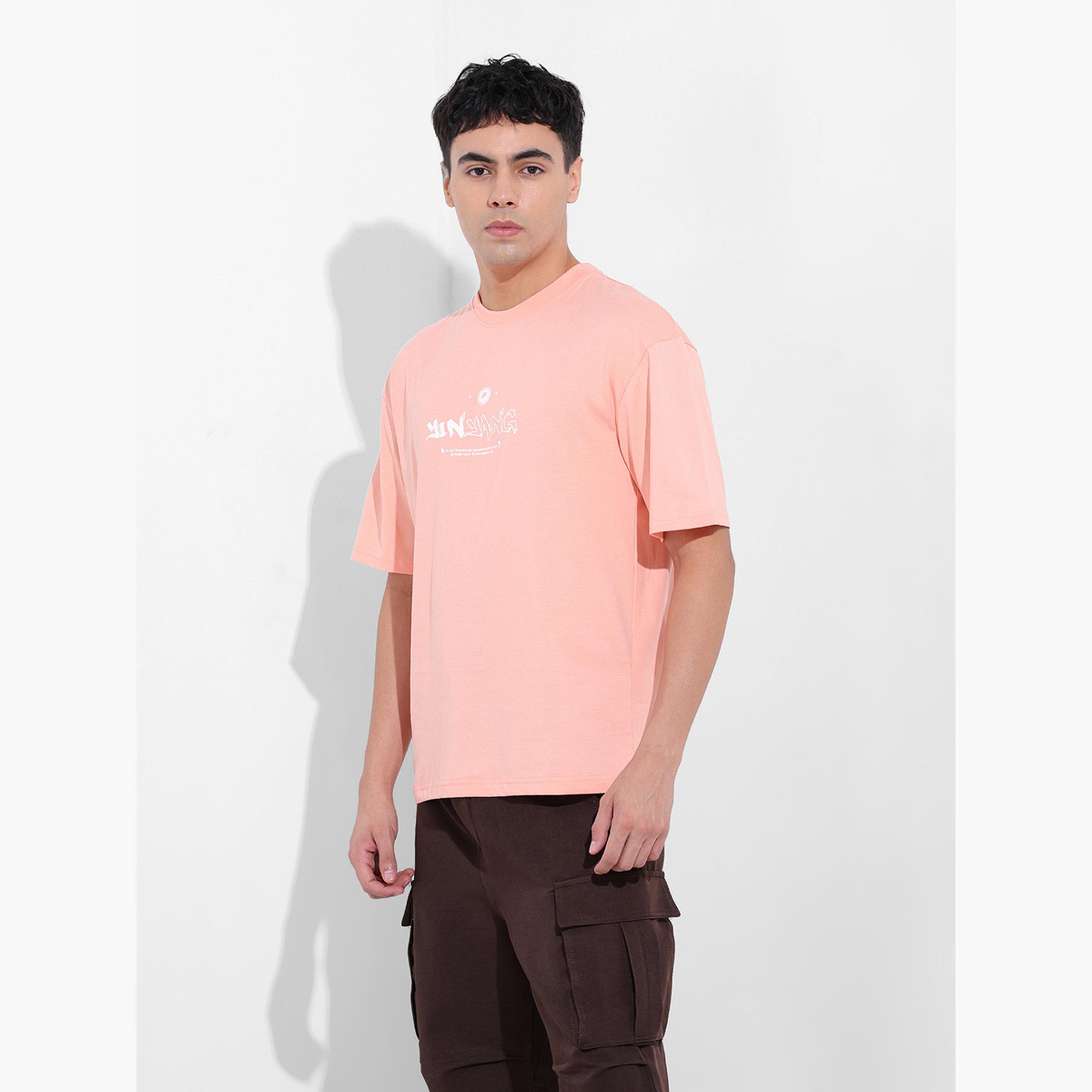 ذا انديان كراج كو × ستايلي - تي شيرت مربع بطبعة غرافيكية باللون الخوخي-men-clothing-tshirtsandpolos-tshirts-image-3