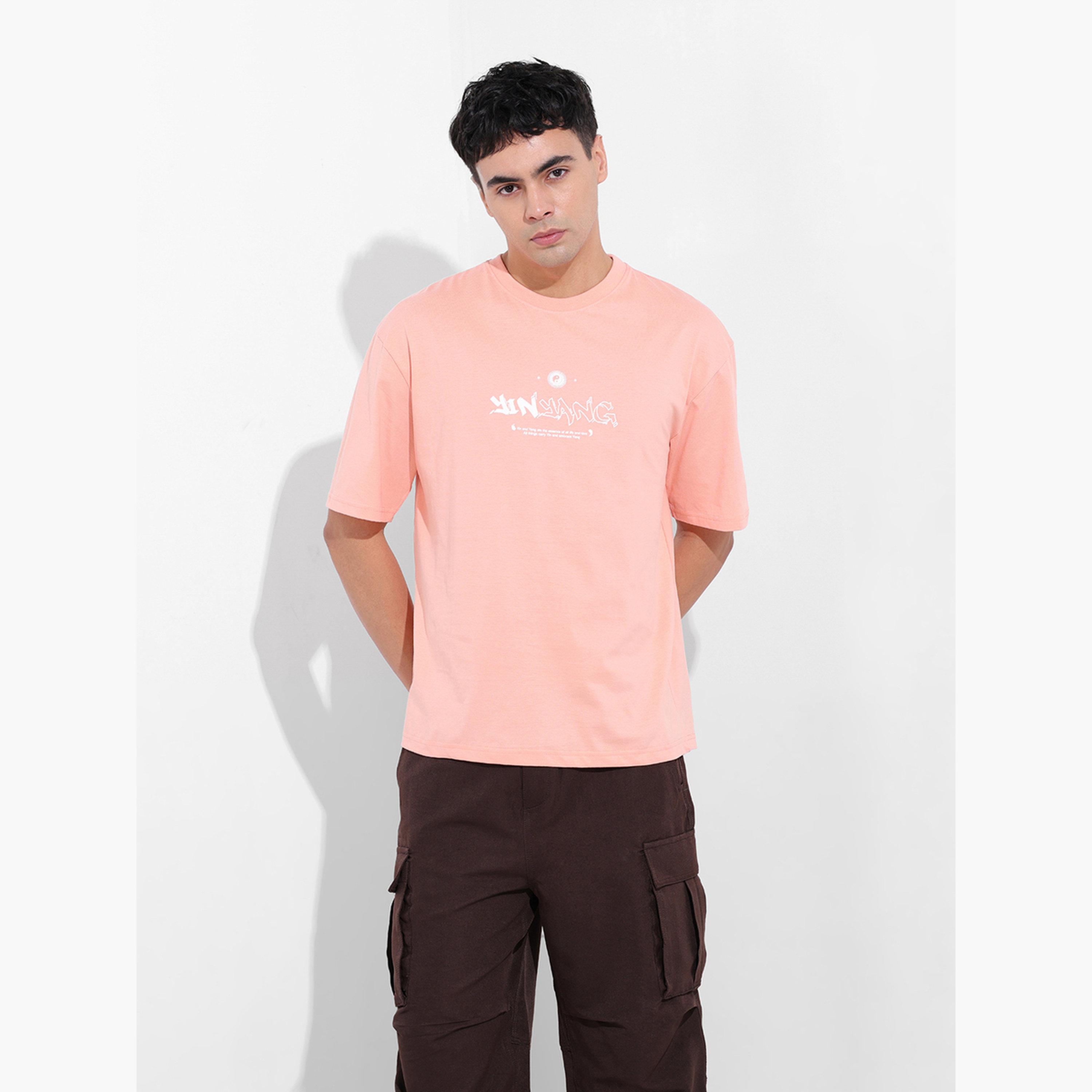 ذا انديان كراج كو × ستايلي - تي شيرت مربع بطبعة غرافيكية باللون الخوخي-men-clothing-tshirtsandpolos-tshirts-image-5