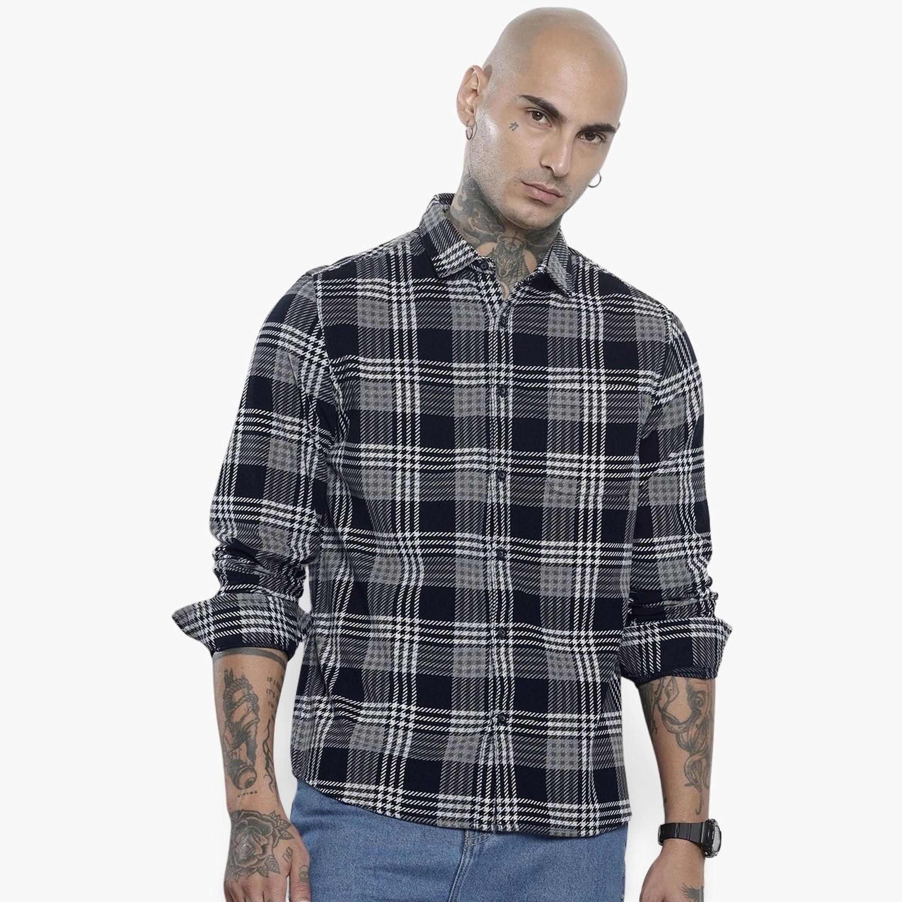 ذا انديان كراج كو × ستايلي - قميص رجالي أسود منقوش بقصّة عادية-men-clothing-shirts-image-1