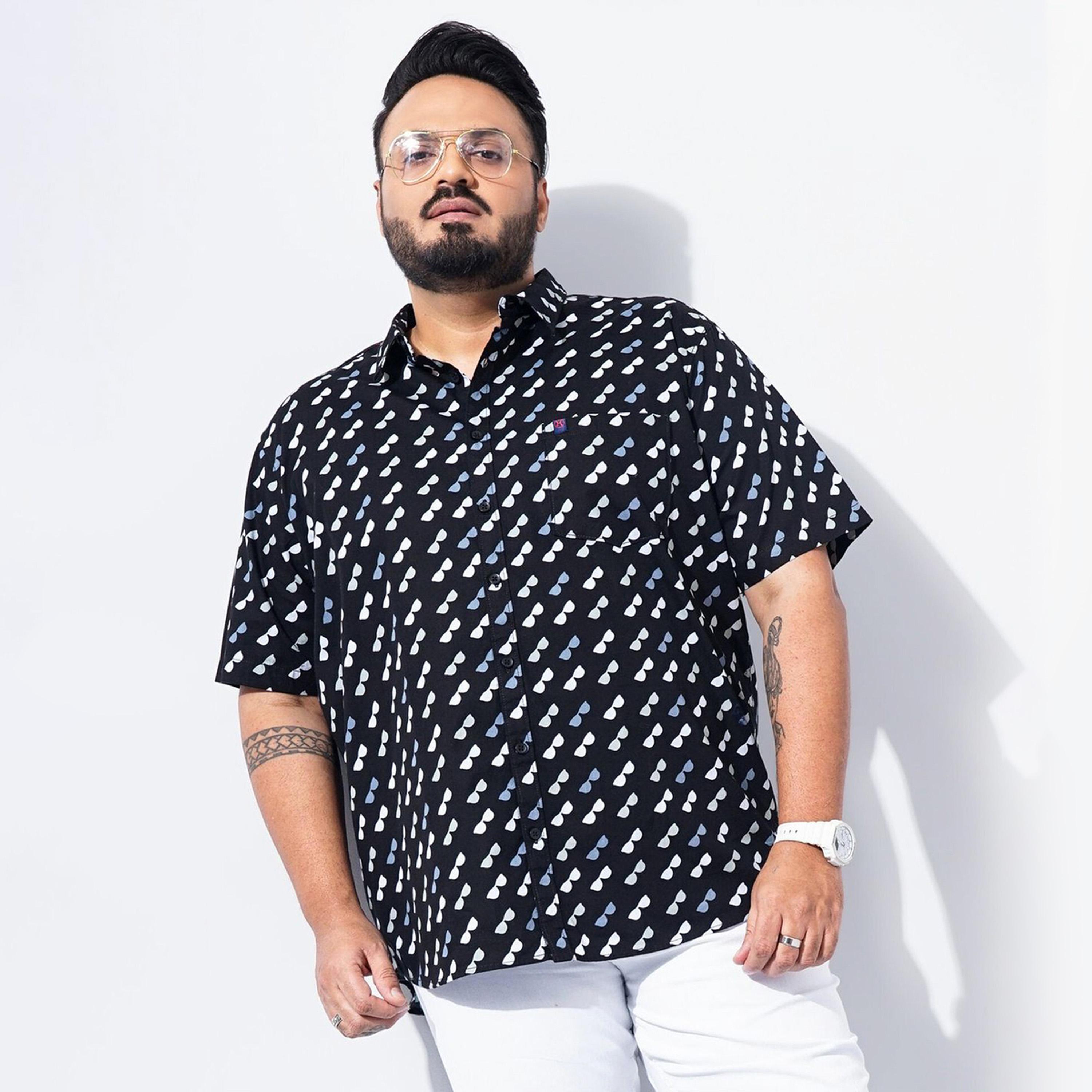 هارد صودا × ستايلي - قميص بطبعة بأكمام قصيرة مقاس كبير-men-clothing-shirts-image-1