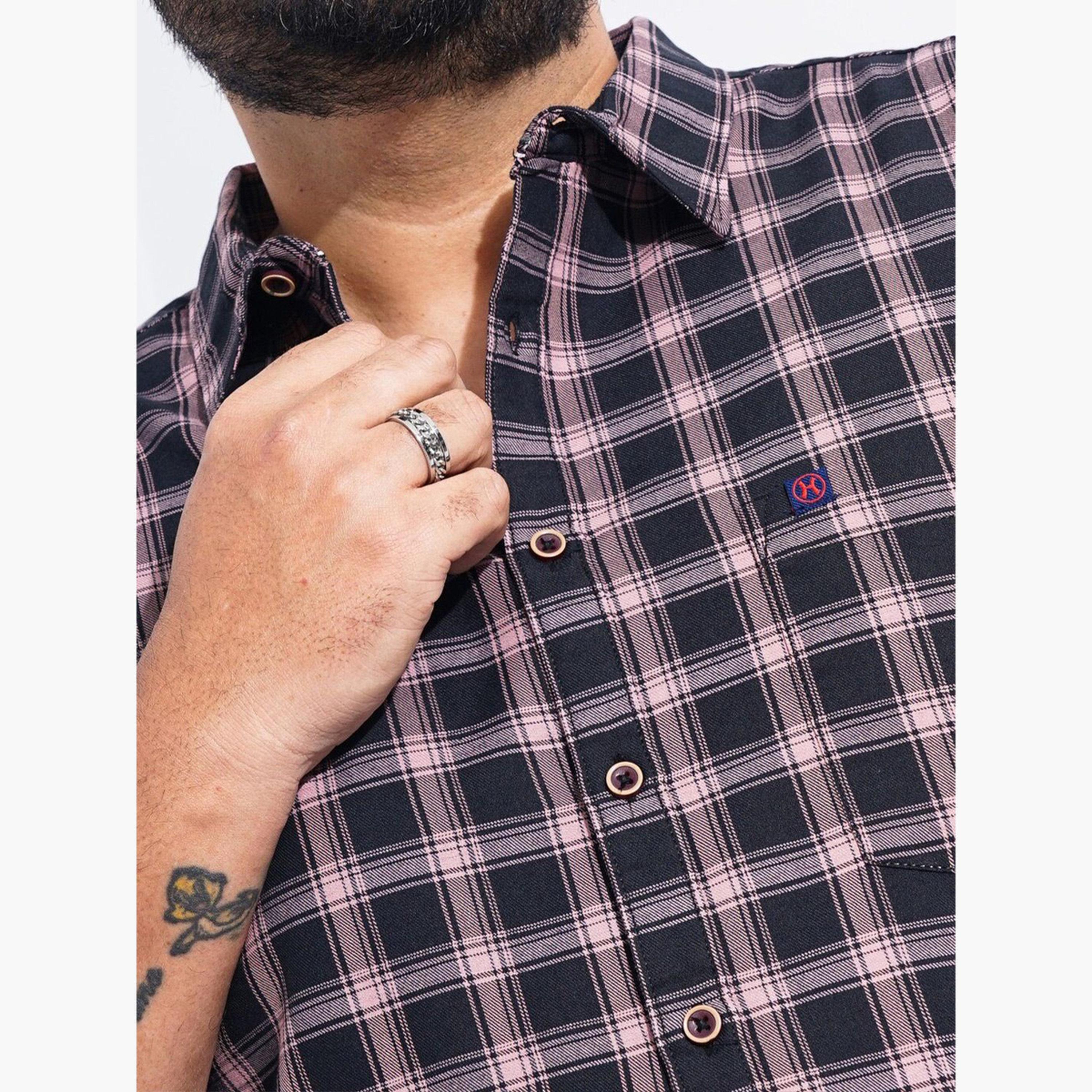 هارد صودا × ستايلي - قميص كاجوال منقوش مقاس كبير لون أسود-men-clothing-shirts-image-6