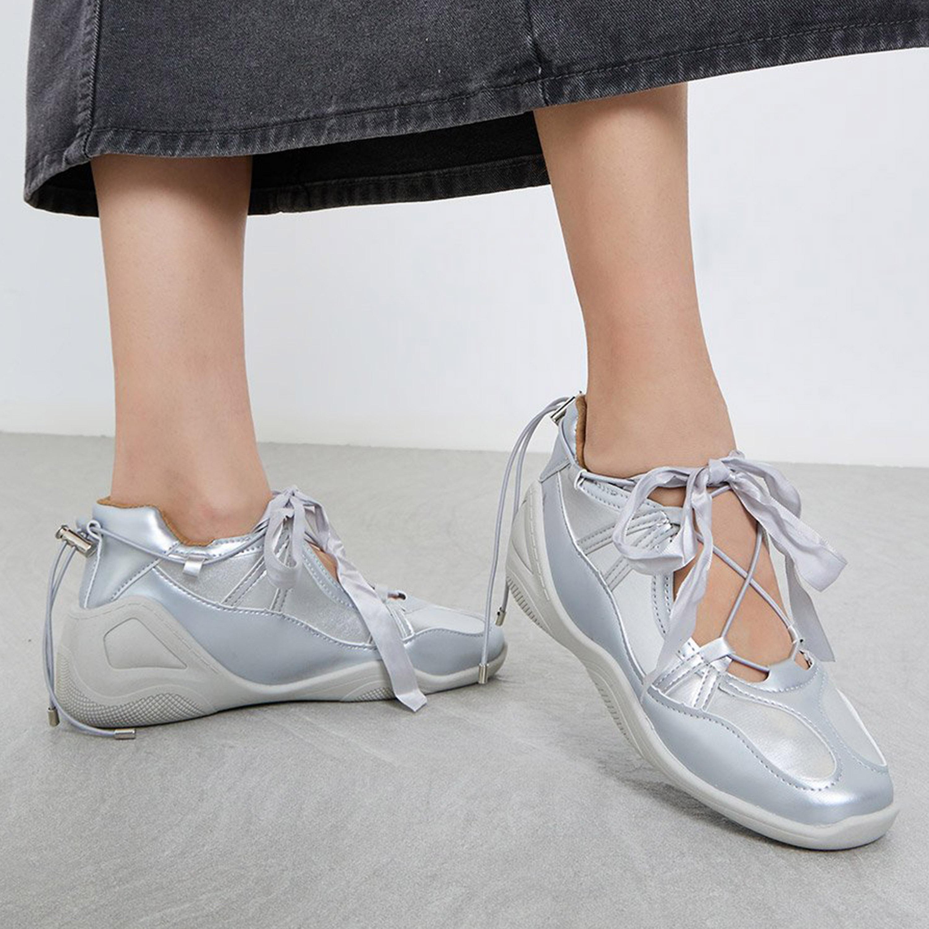 ستايلي - حذاء رياضي للنساء فضي معدني-women-shoes-sneakers-image-2