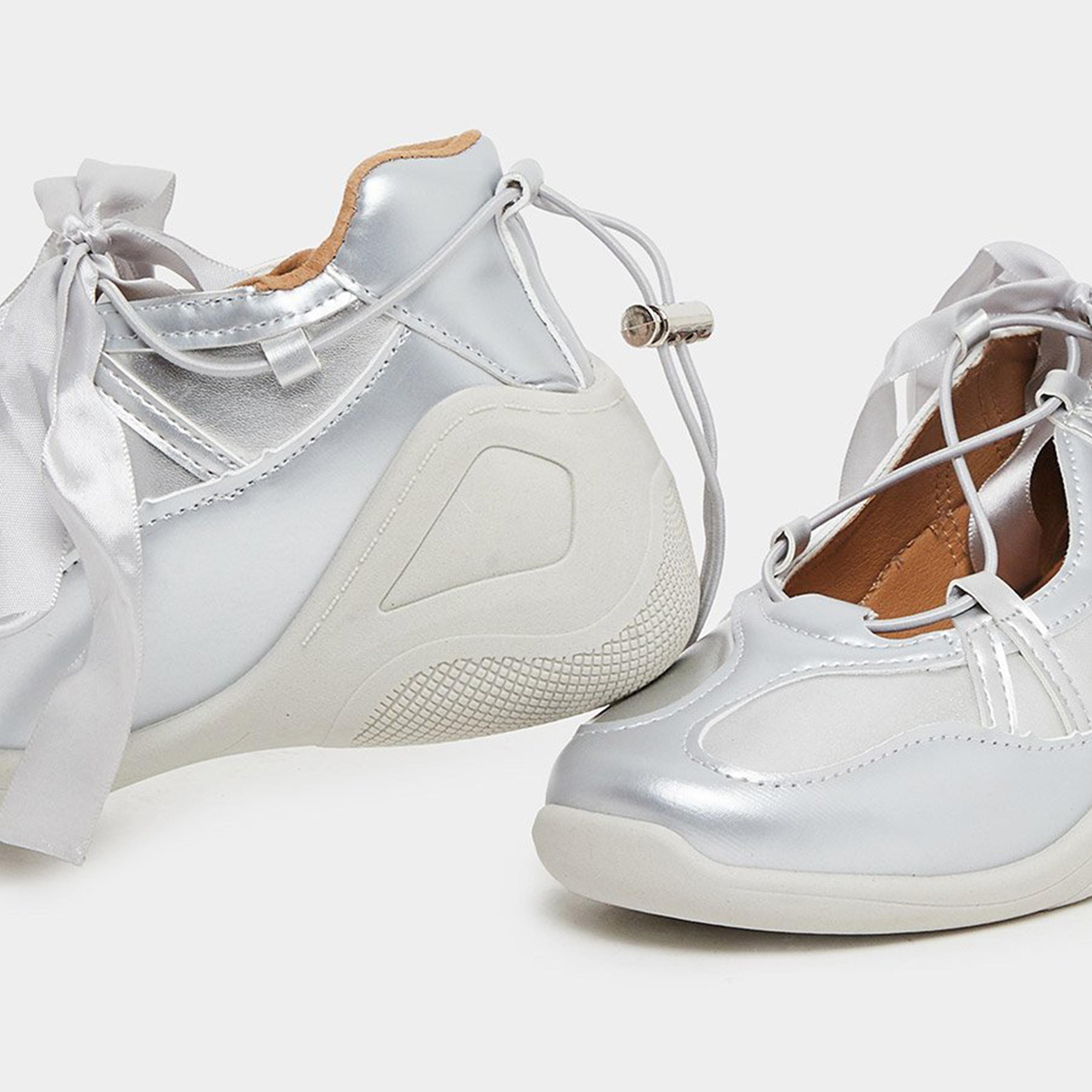 ستايلي - حذاء رياضي للنساء فضي معدني-women-shoes-sneakers-image-4