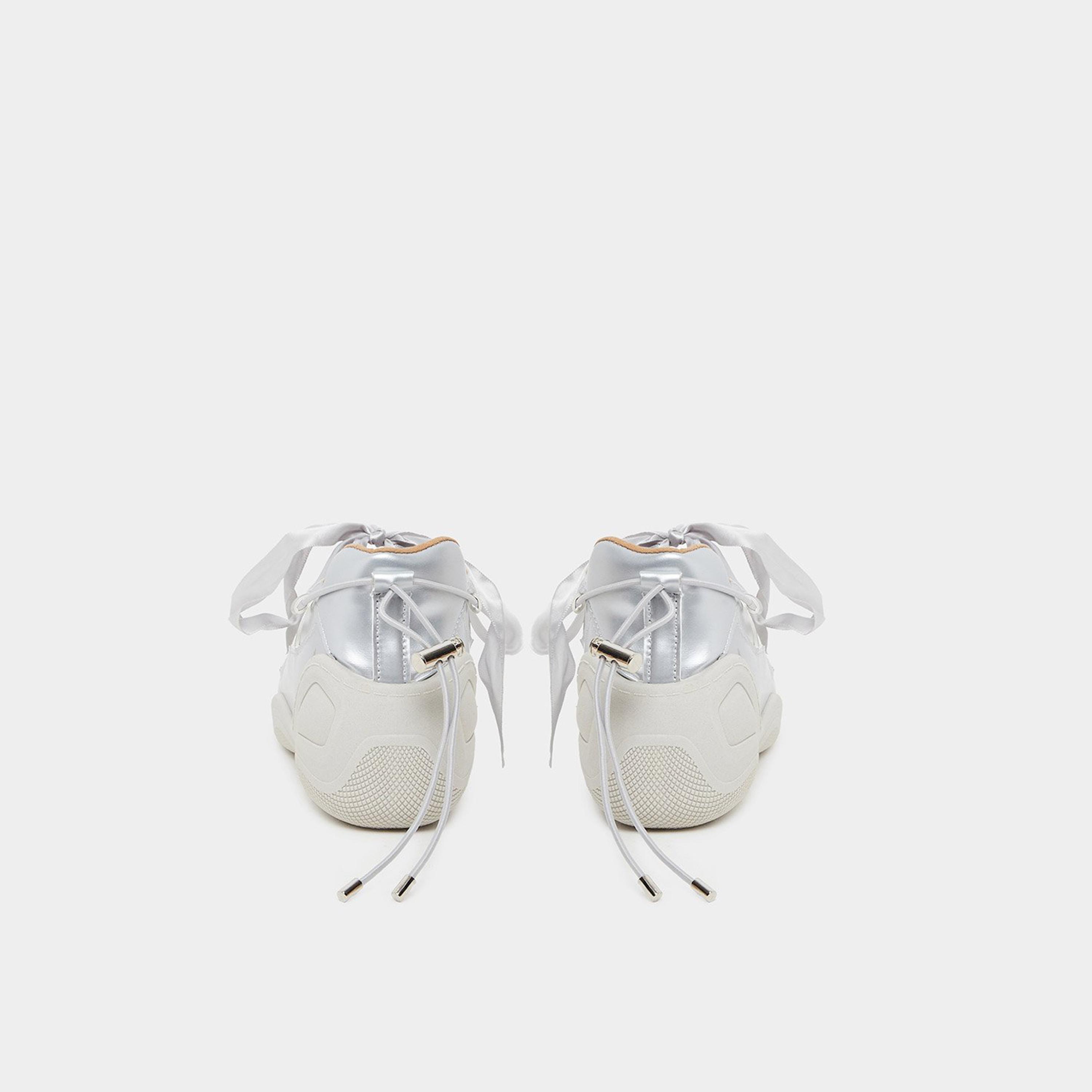 ستايلي - حذاء رياضي للنساء فضي معدني-women-shoes-sneakers-image-5