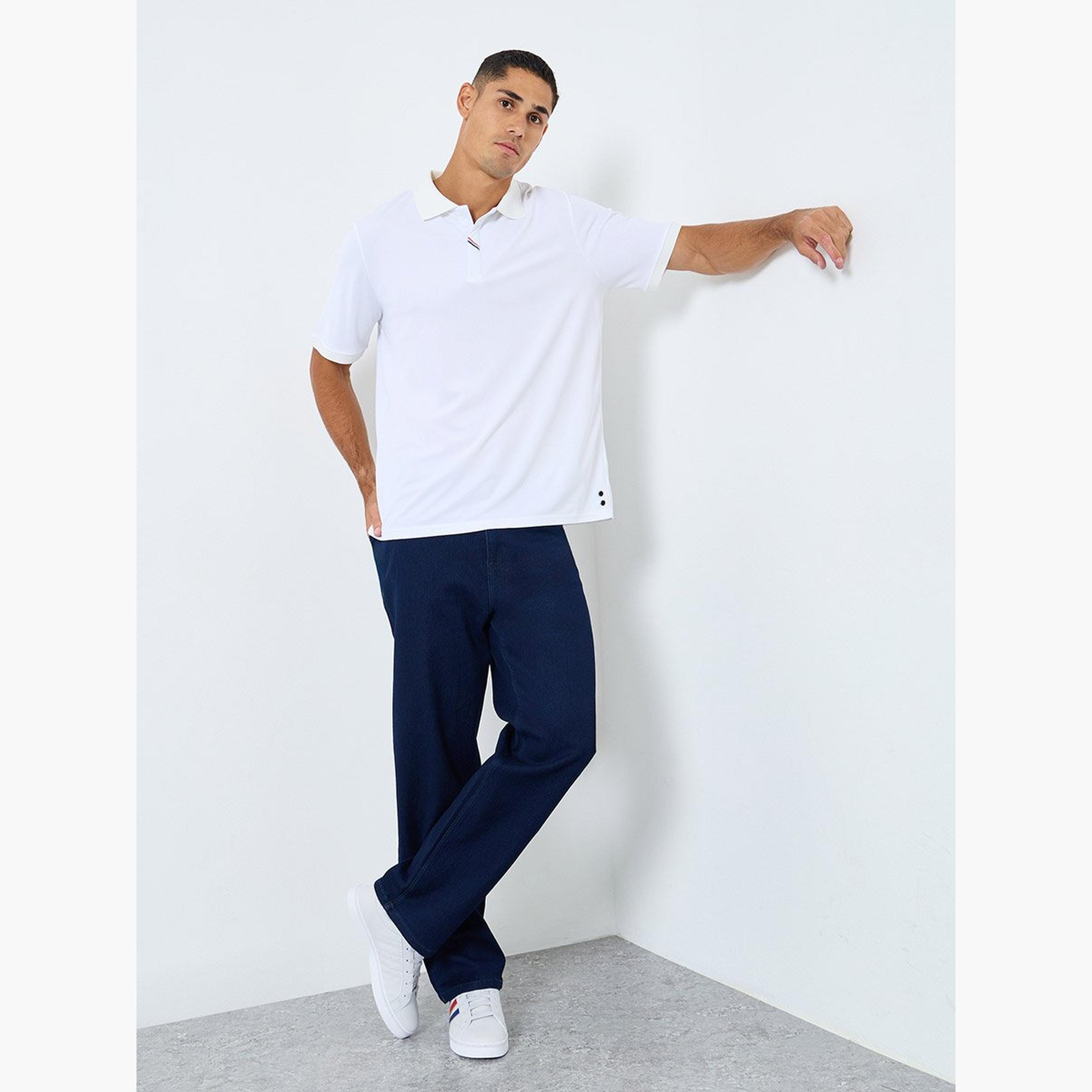 ستايلي - قميص بولو للرجال بقصّة عادية مع تفاصيل أزرار جانبية-men-clothing-tshirtsandpolos-polos-image-2