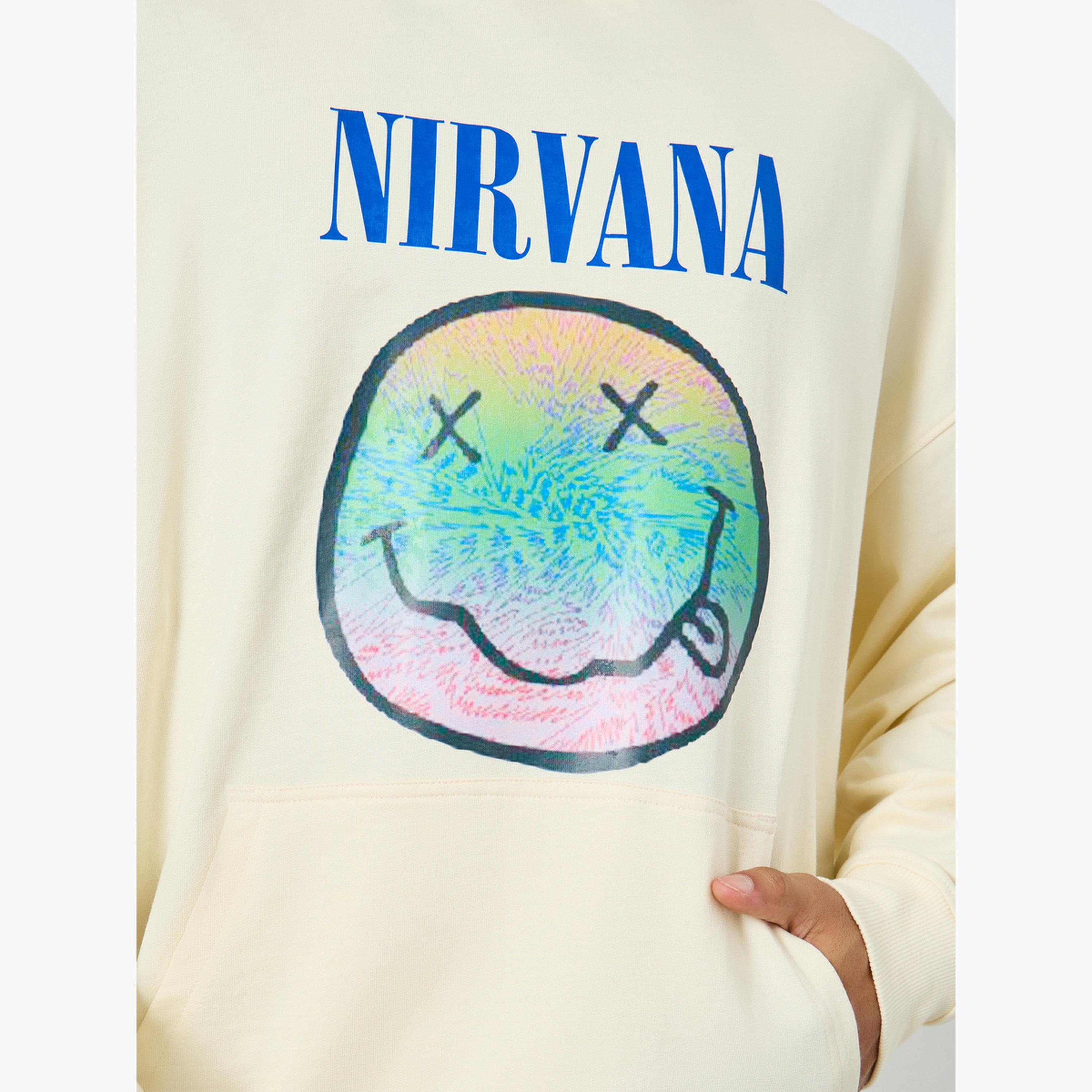 هودي بقصة واسعة وطبعة جرافيك نيرفانا-men-clothing-hoodiesandsweatshirts-image-3