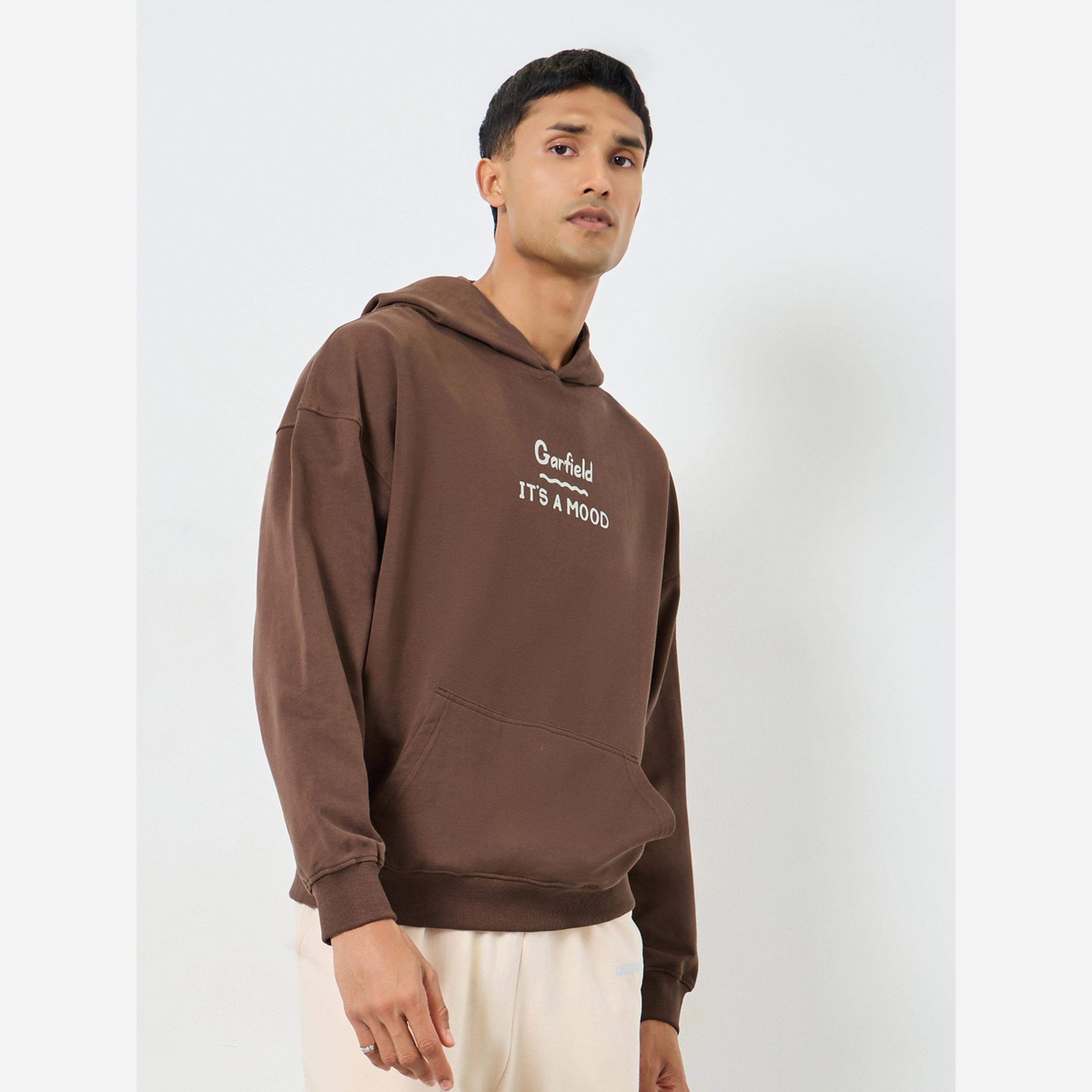 ستايلي - هودي رجالي لون بني طبعة رسمة غارفيلد وطعام-men-winterwear-hoodiesandsweatshirts-image-1