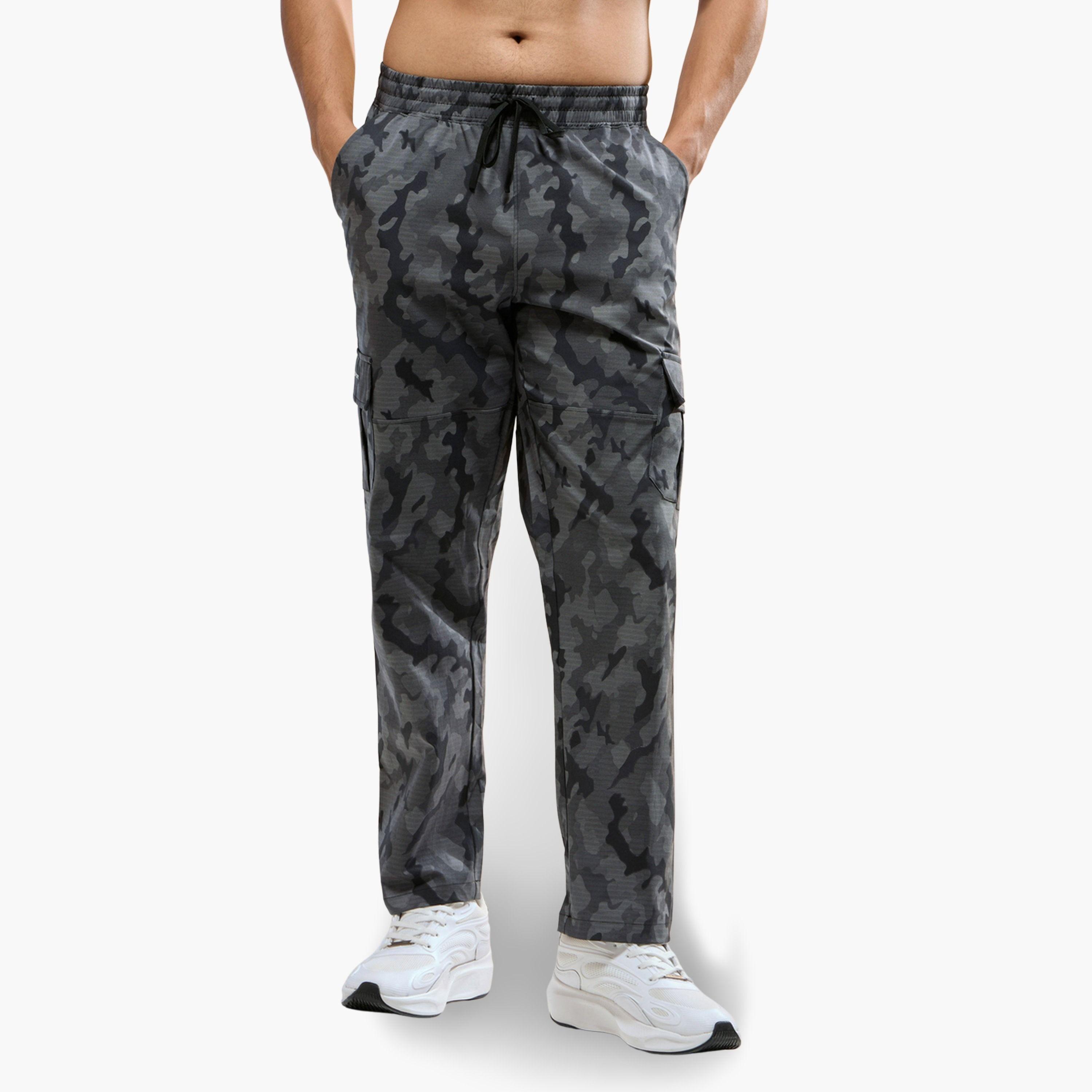 بنطال رياضي كارجو مطبوع بقصة مستقيمة-men-clothing-sportswearandactivewear-bottoms-joggers-image-1