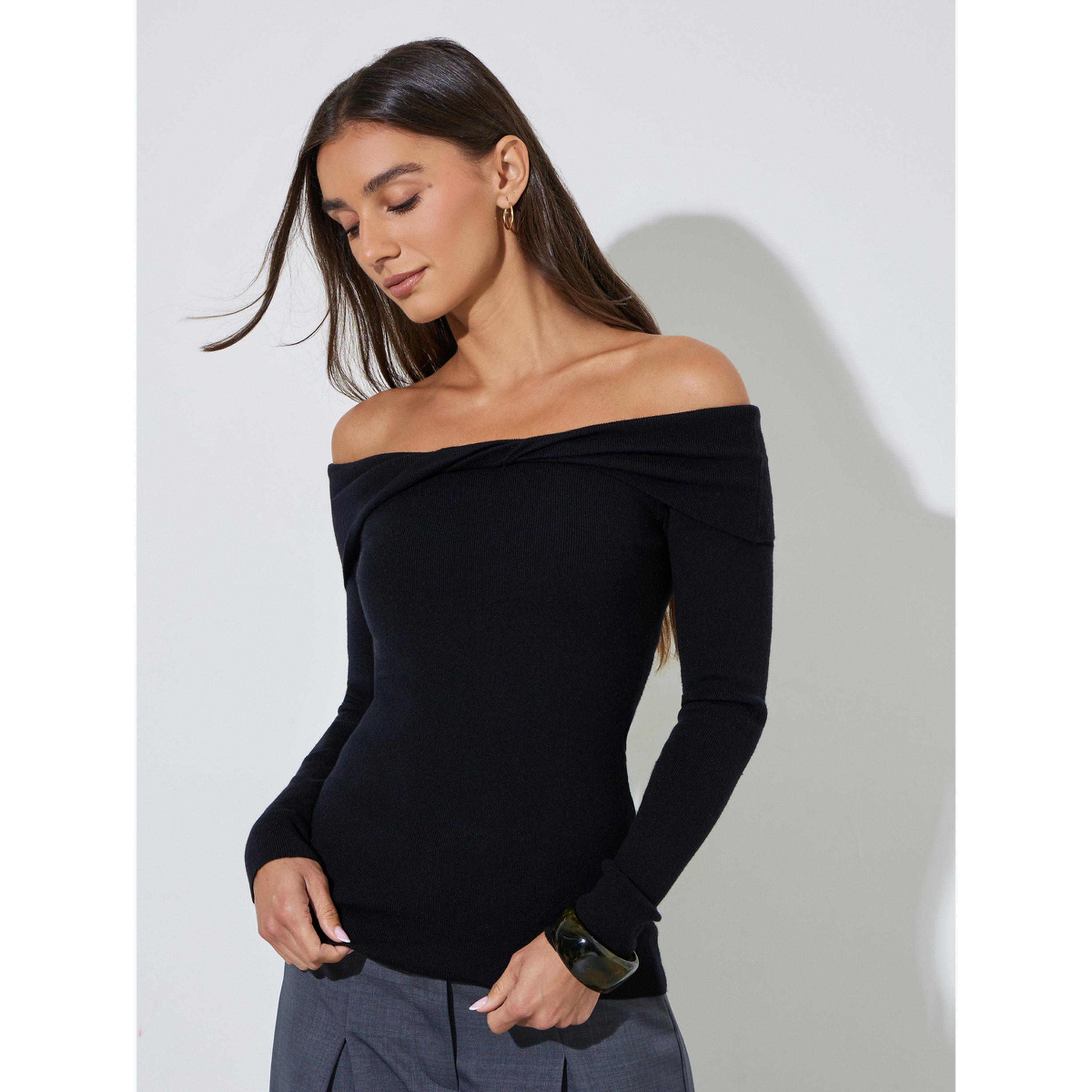 ستايلي - بلوزة سوداء سادة مكشوفة الكتفين محبوكة بتفاصيل ملتوية-women-clothing-shirtsandblouses-blouses-image-1