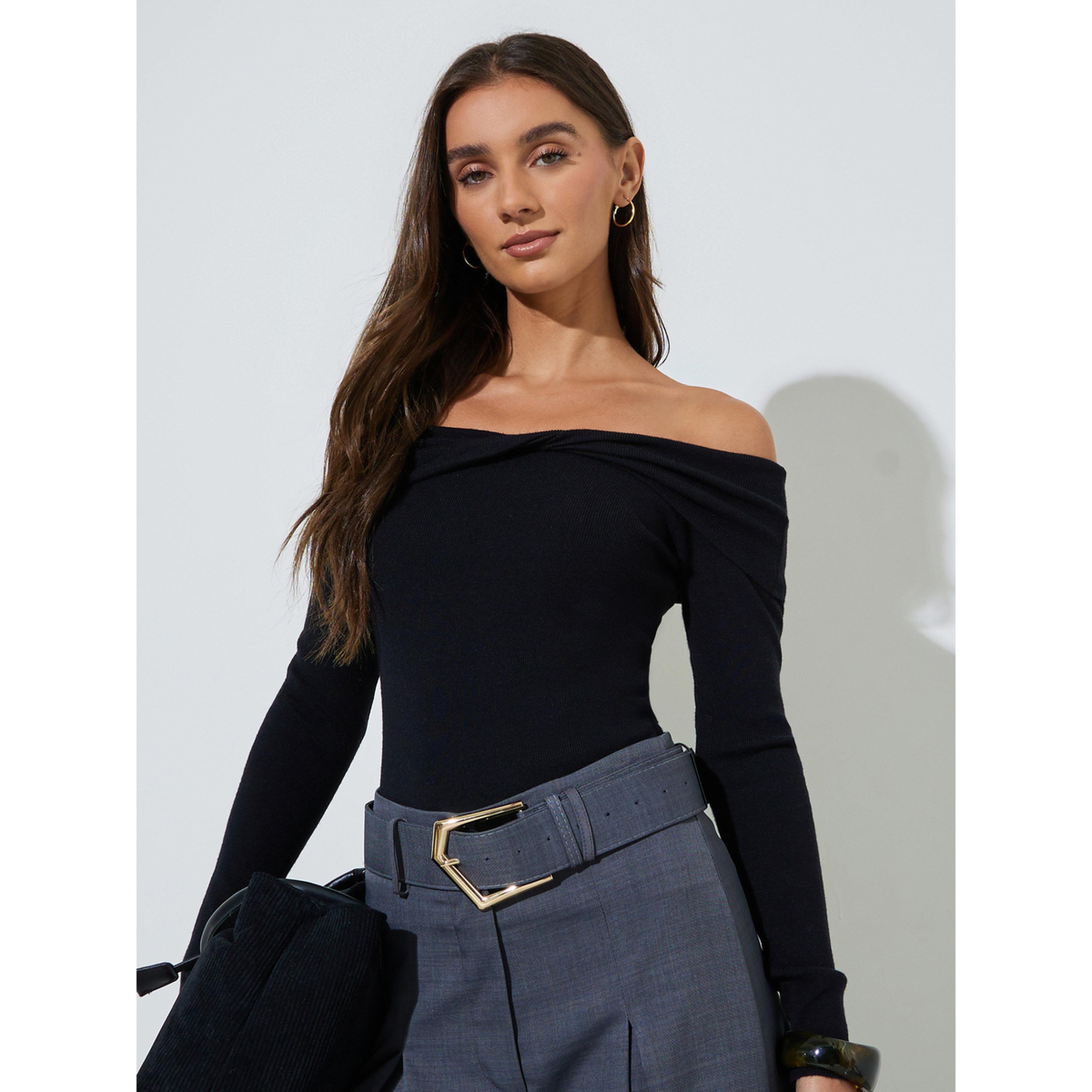 ستايلي - بلوزة سوداء سادة مكشوفة الكتفين محبوكة بتفاصيل ملتوية-women-clothing-shirtsandblouses-blouses-image-3