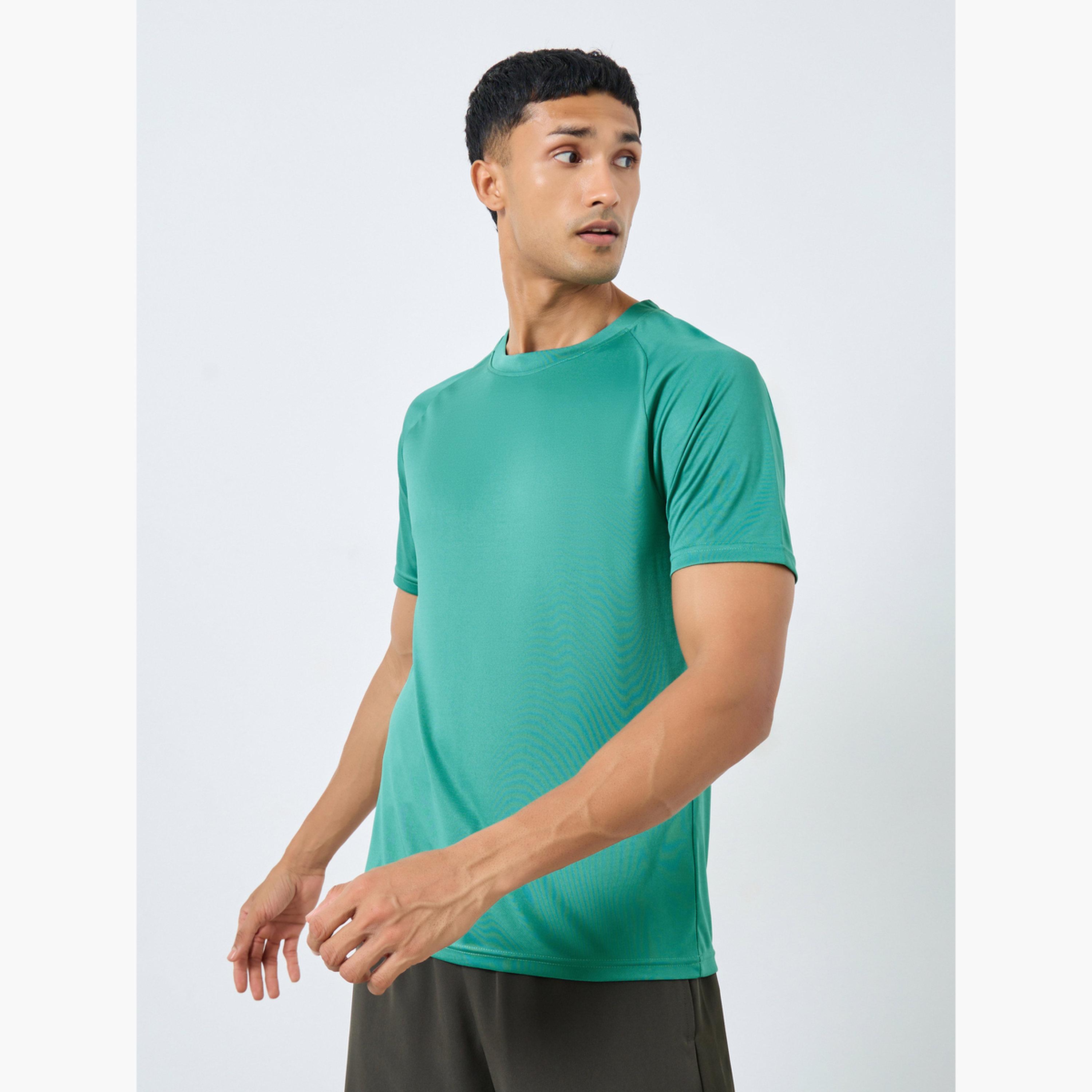 ستايلي - تي شيرت رياضي بأكمام راجلان مع طباعة خلفية للرجال-men-clothing-sportswearandactivewear-tshirtsandpolos-image-1