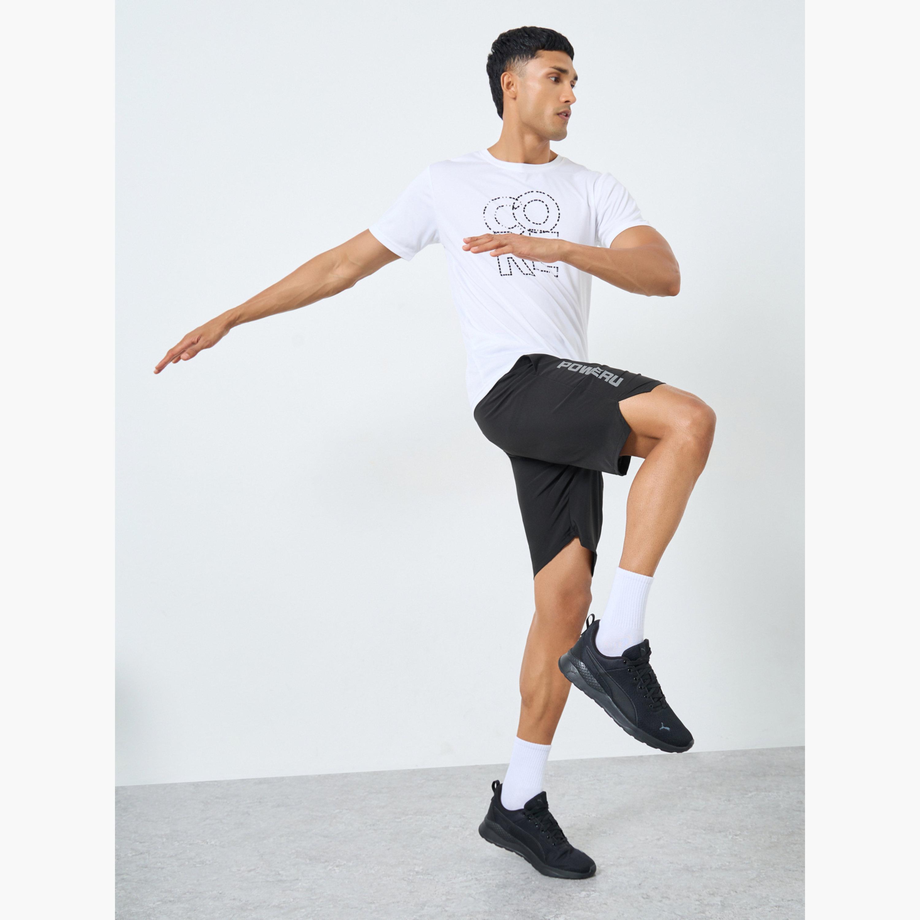 ستايلي - شورت رياضي رجالي مع شارة وتفاصيل بطبعة-sports-men-clothing-bottoms-shorts-image-2