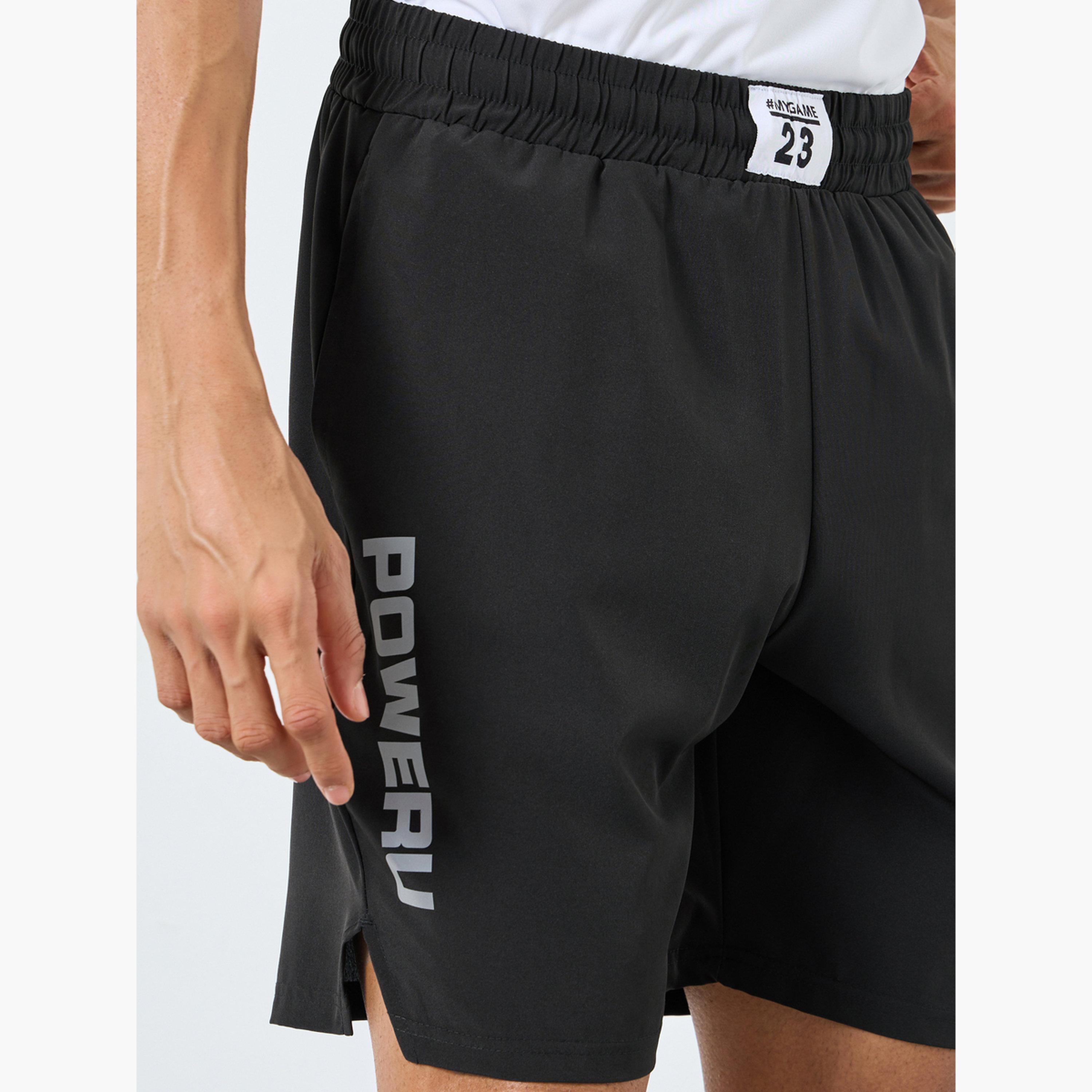 ستايلي - شورت رياضي رجالي مع شارة وتفاصيل بطبعة-sports-men-clothing-bottoms-shorts-image-3
