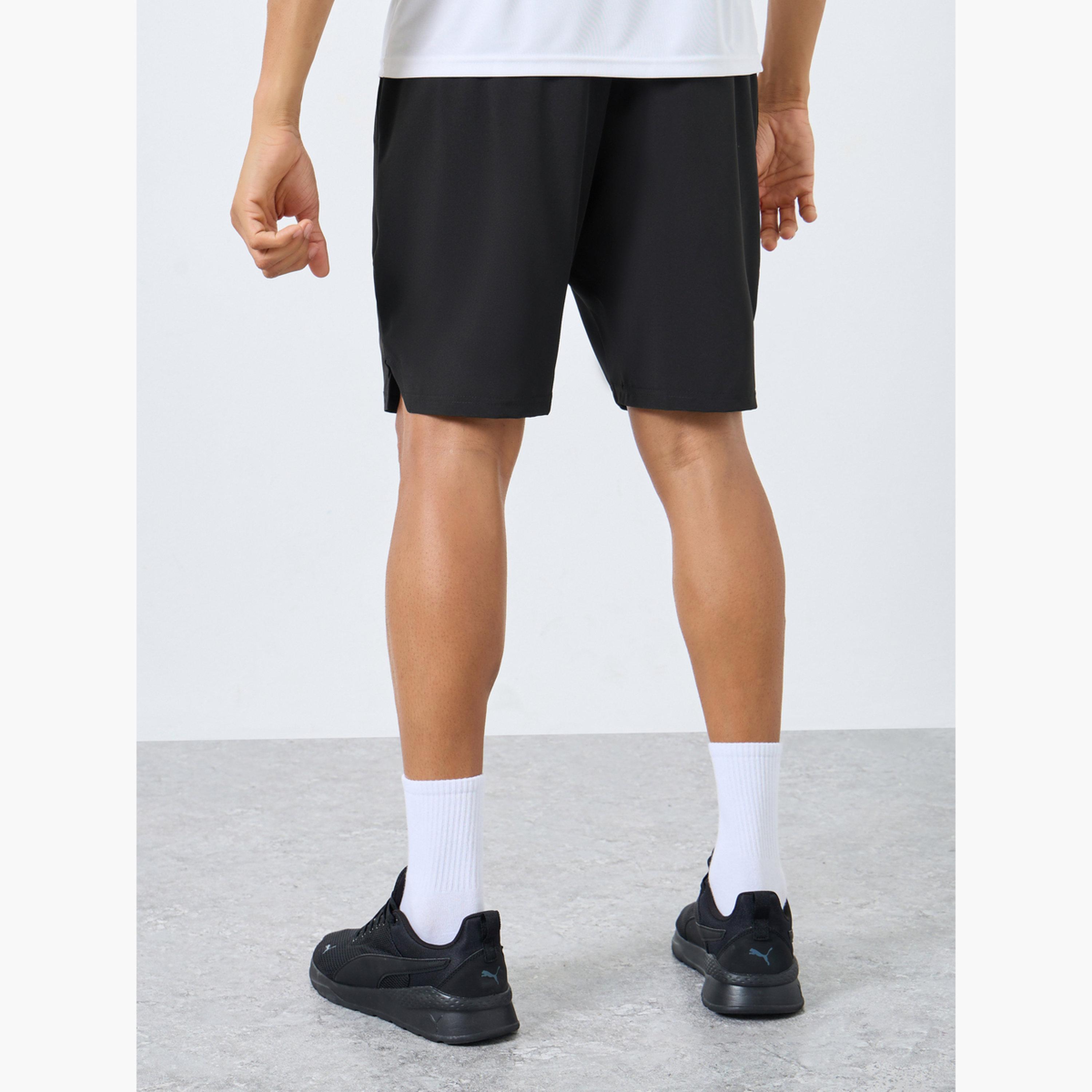 ستايلي - شورت رياضي رجالي مع شارة وتفاصيل بطبعة-sports-men-clothing-bottoms-shorts-image-4