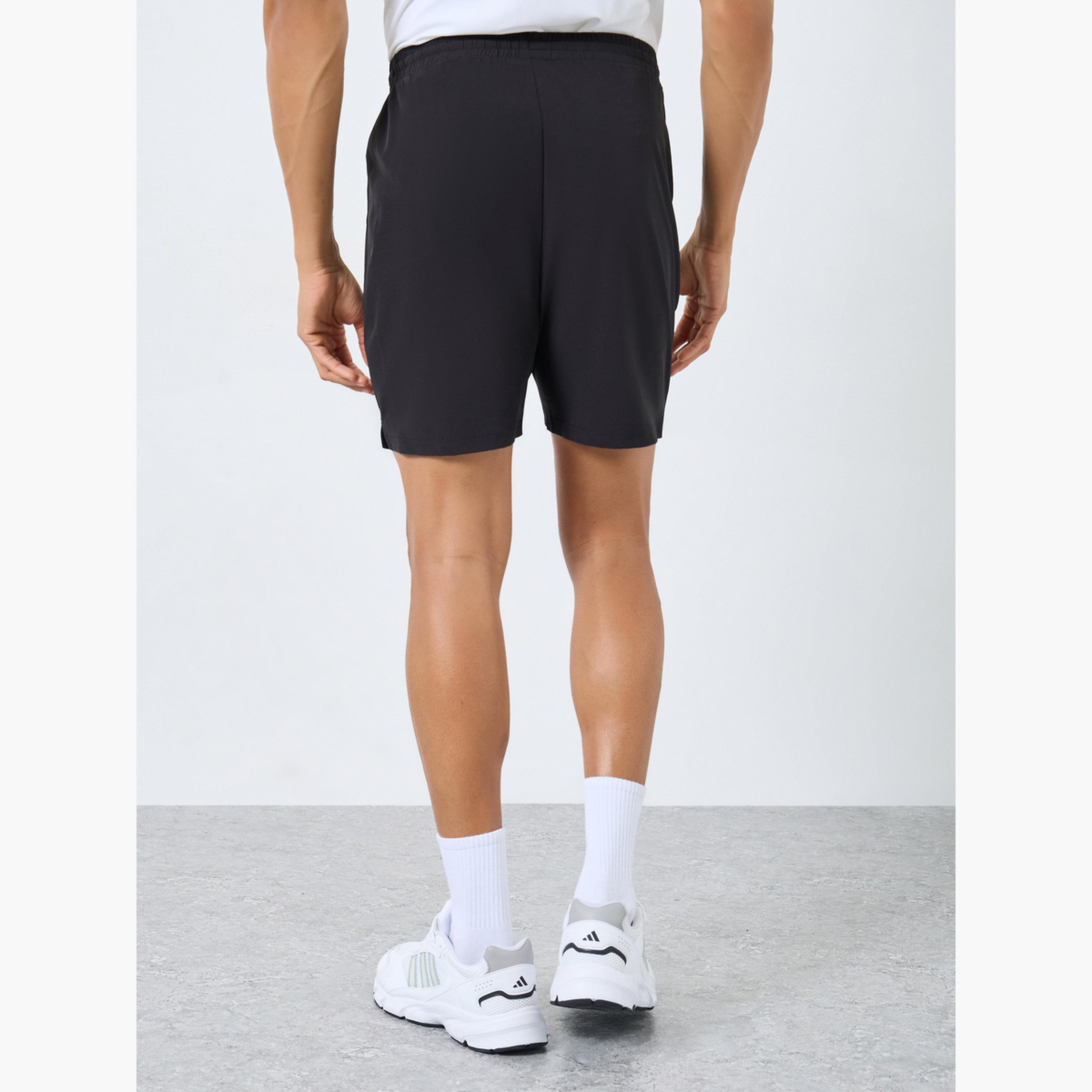 ستايلي - شورت رياضي رجالي لون أسود مع تفاصيل طباعة جانبية-sports-men-clothing-bottoms-shorts-image-4