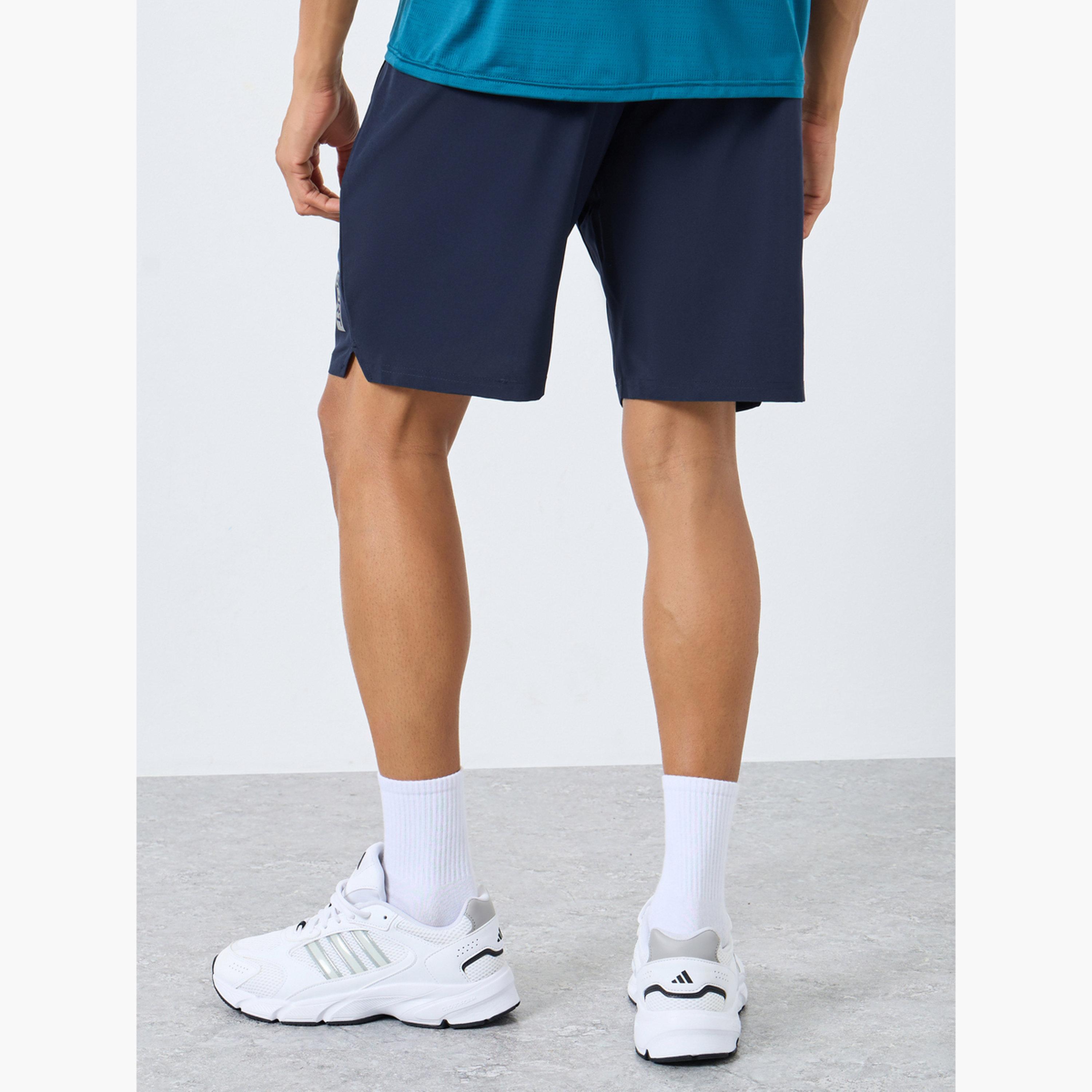 ستايلي - شورت رياضي رجالي تفاصيل طباعة جانبية لون أزرق بحري-sports-men-clothing-bottoms-shorts-image-4