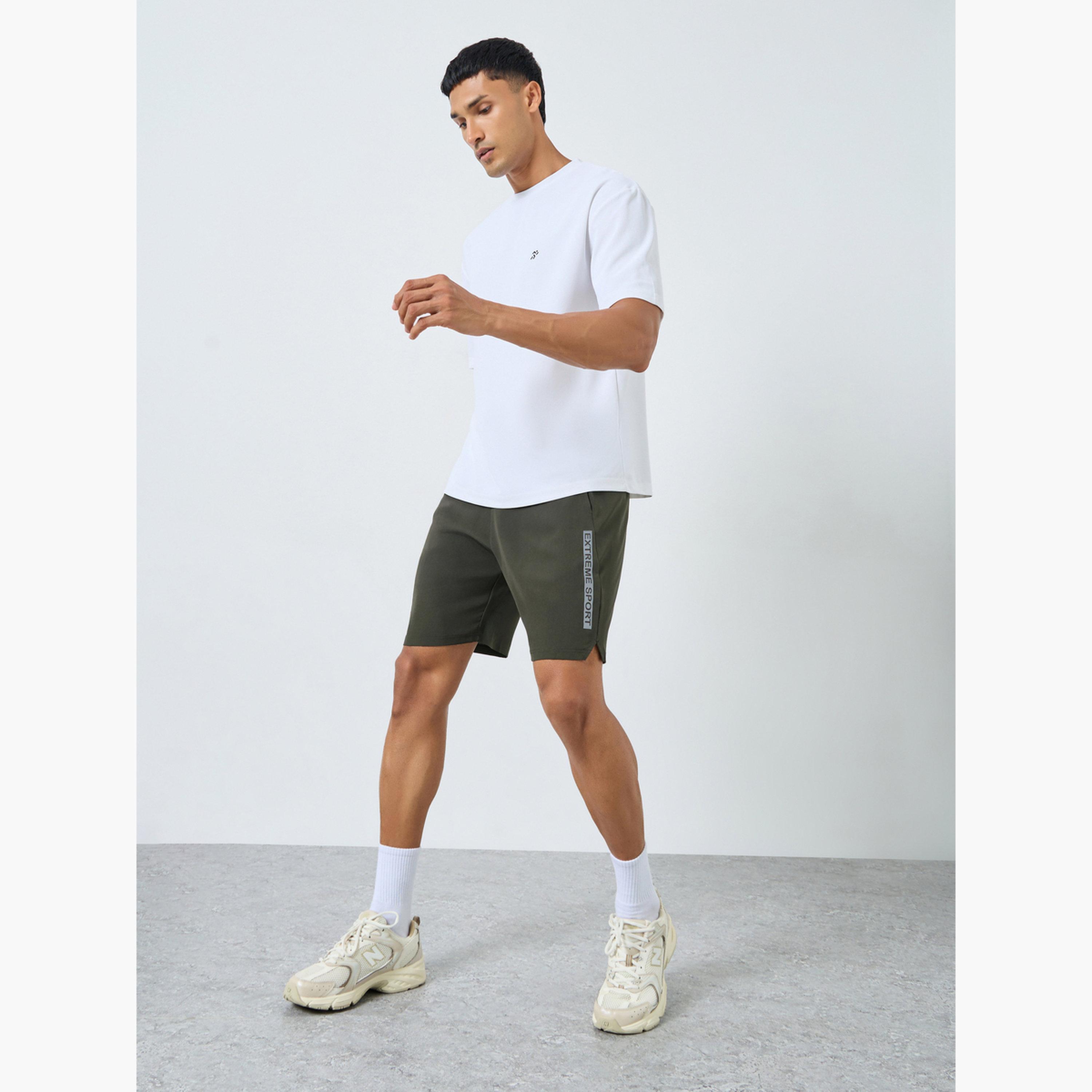 ستايلي - شورت رياضي مع تفاصيل طباعة جانبية للرجال-sports-men-clothing-bottoms-shorts-image-2