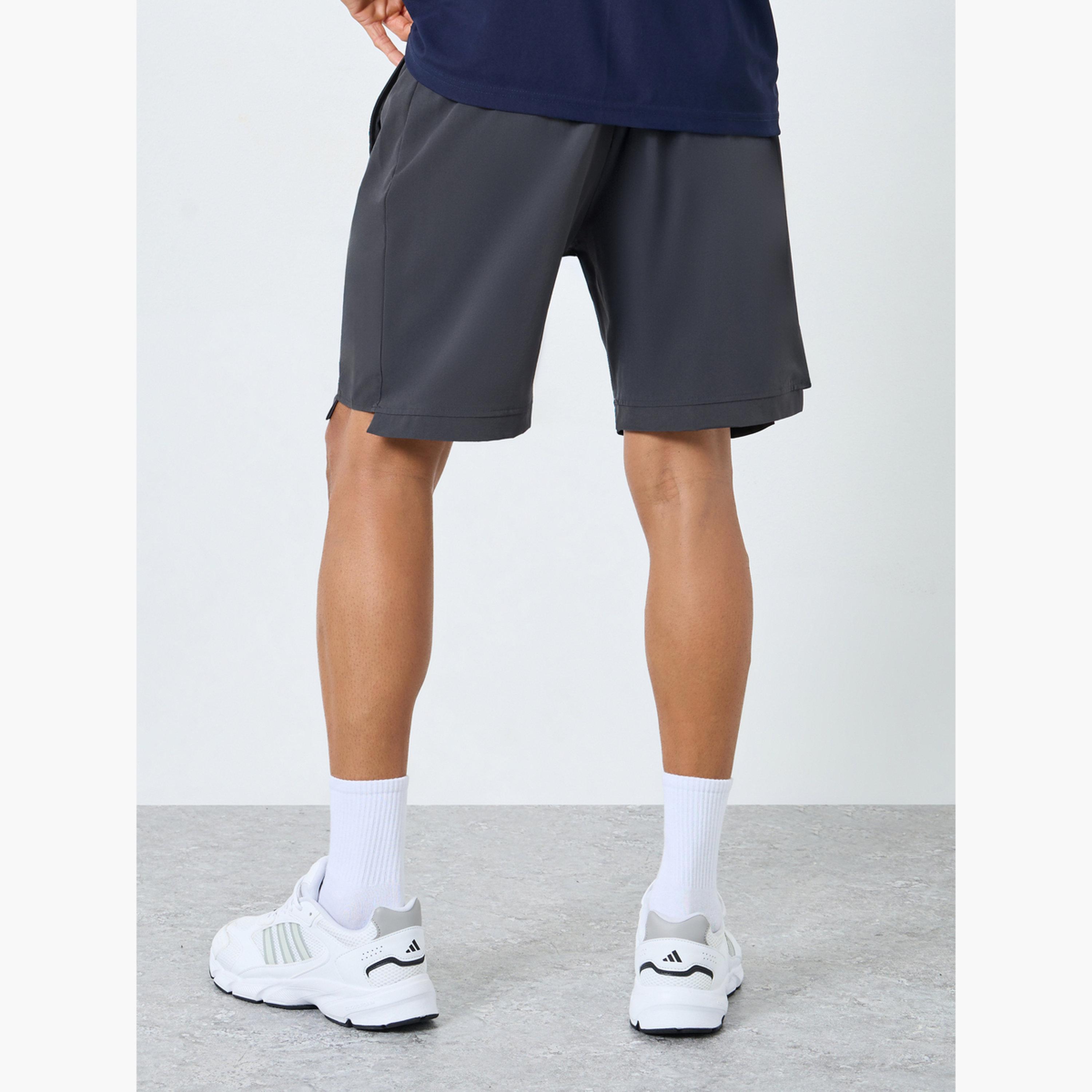ستايلي - شورت رياضي مع تفاصيل مطبوعة للرجال-men-clothing-sportswearandactivewear-bottoms-shorts-image-4