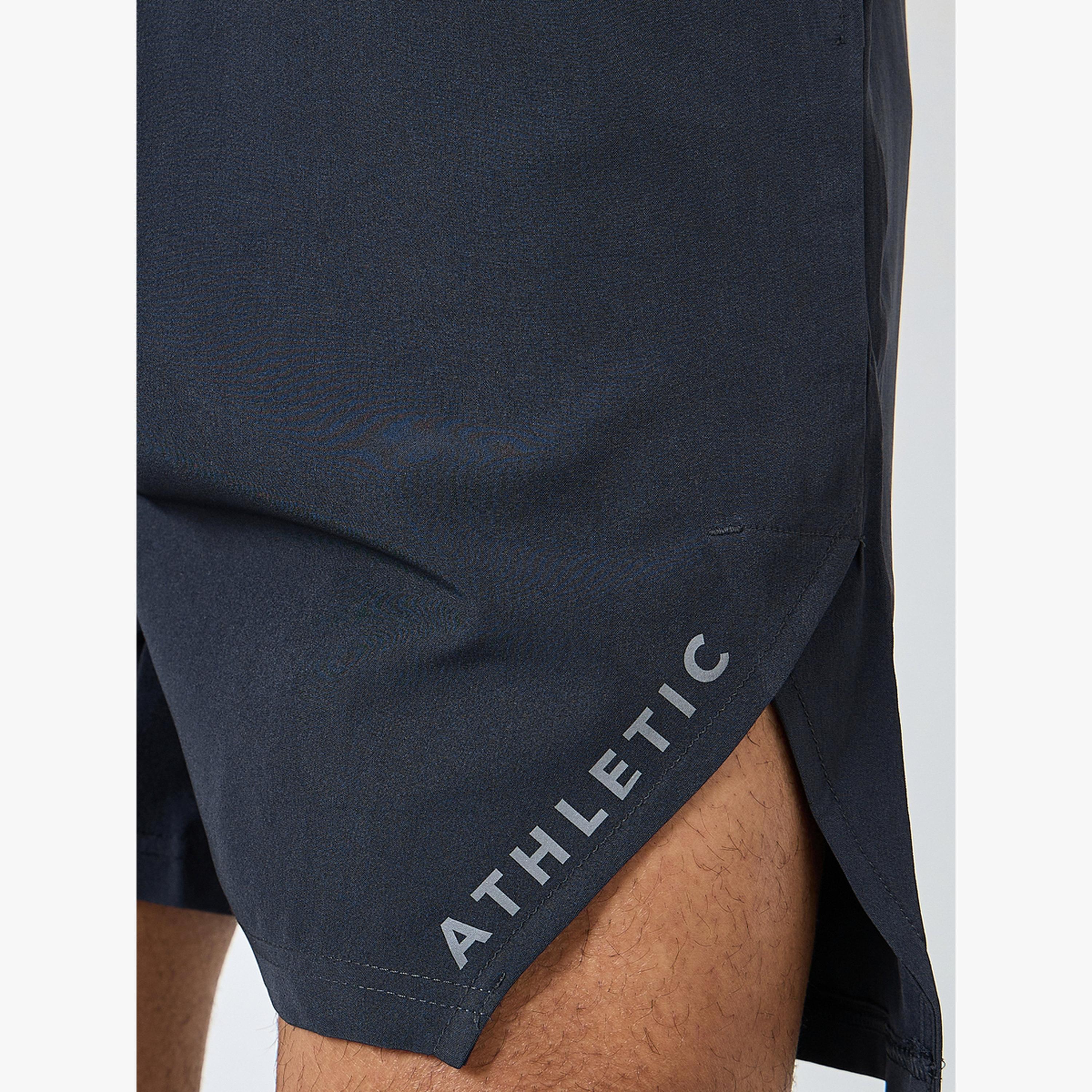 شورت رياضي للتدريب بطبعة مع شق-sports-men-clothing-bottoms-shorts-image-4