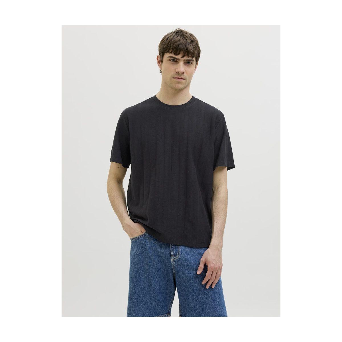 تيشيرت بأكمام قصيرة وياقة دائرية-men-clothing-tshirtsandpolos-tshirts-image-1