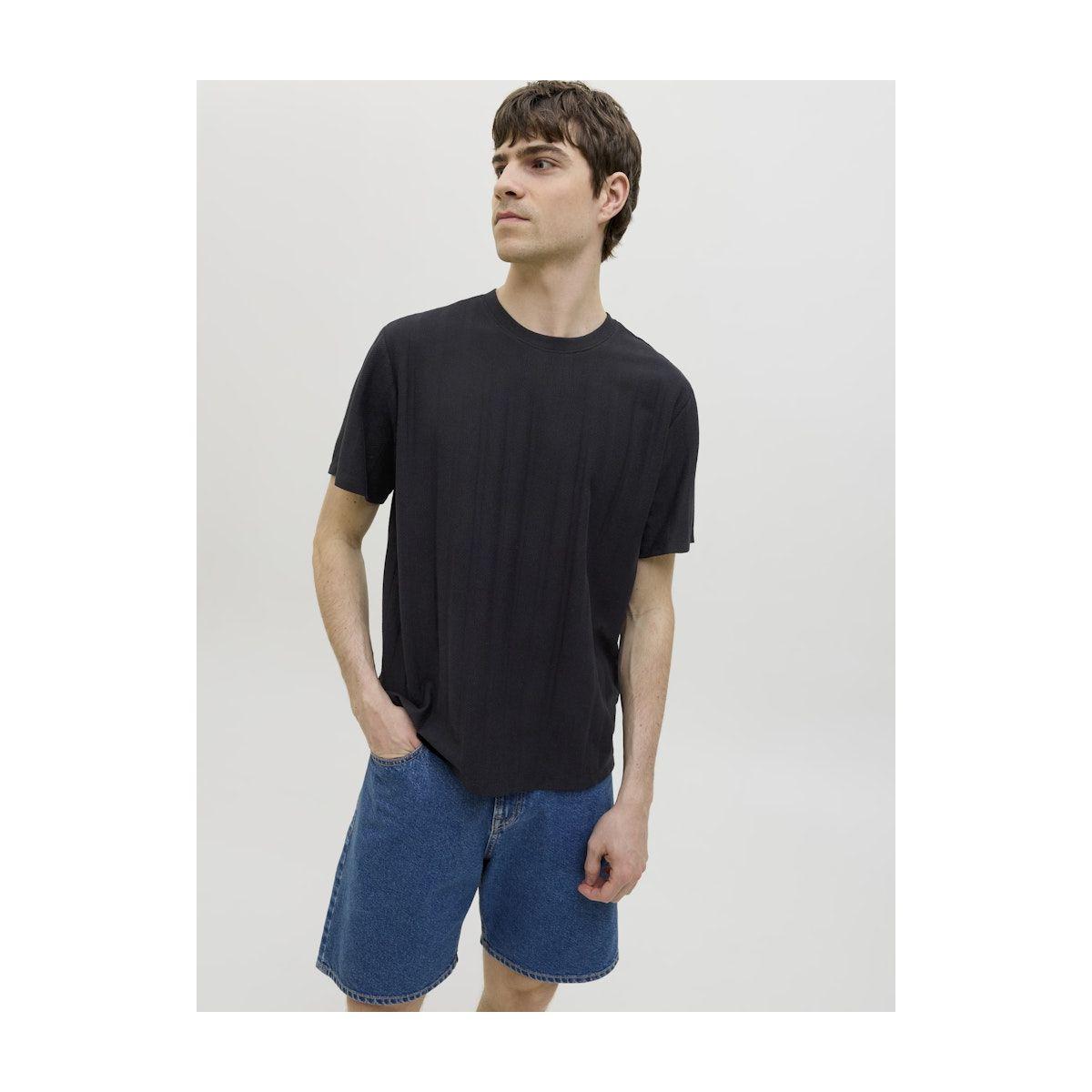 تيشيرت بأكمام قصيرة وياقة دائرية-men-clothing-tshirtsandpolos-tshirts-image-3