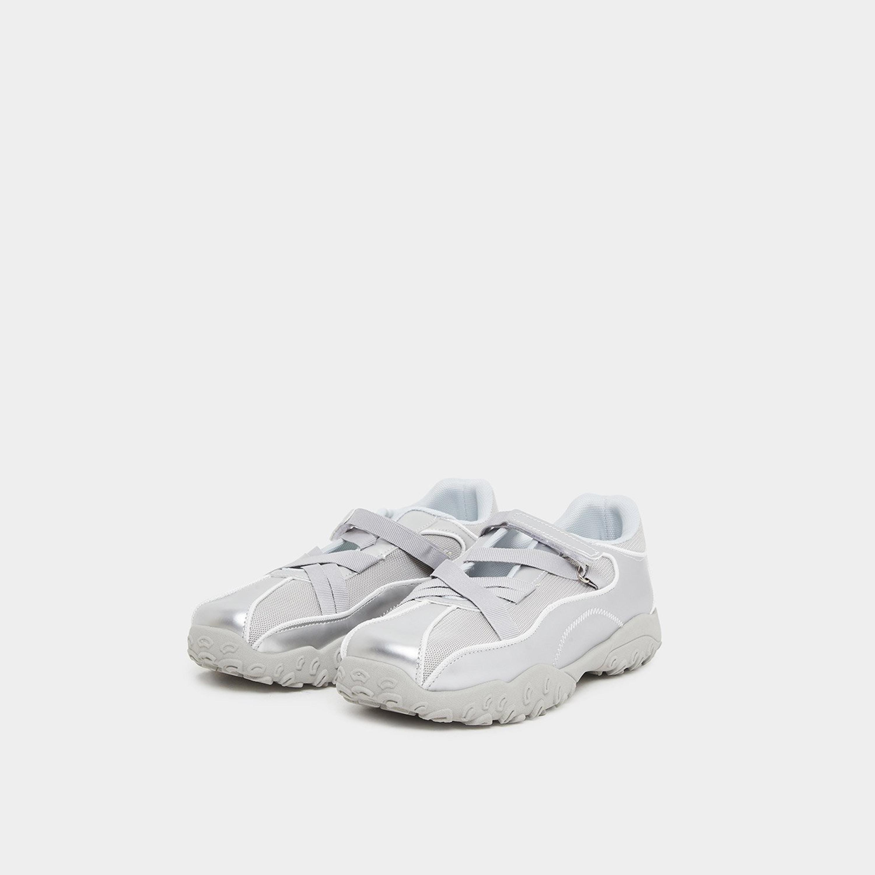 ستايلي - حذاء رياضي قصّة مريحة للنساء لون أبيض-women-shoes-sneakers-image-1