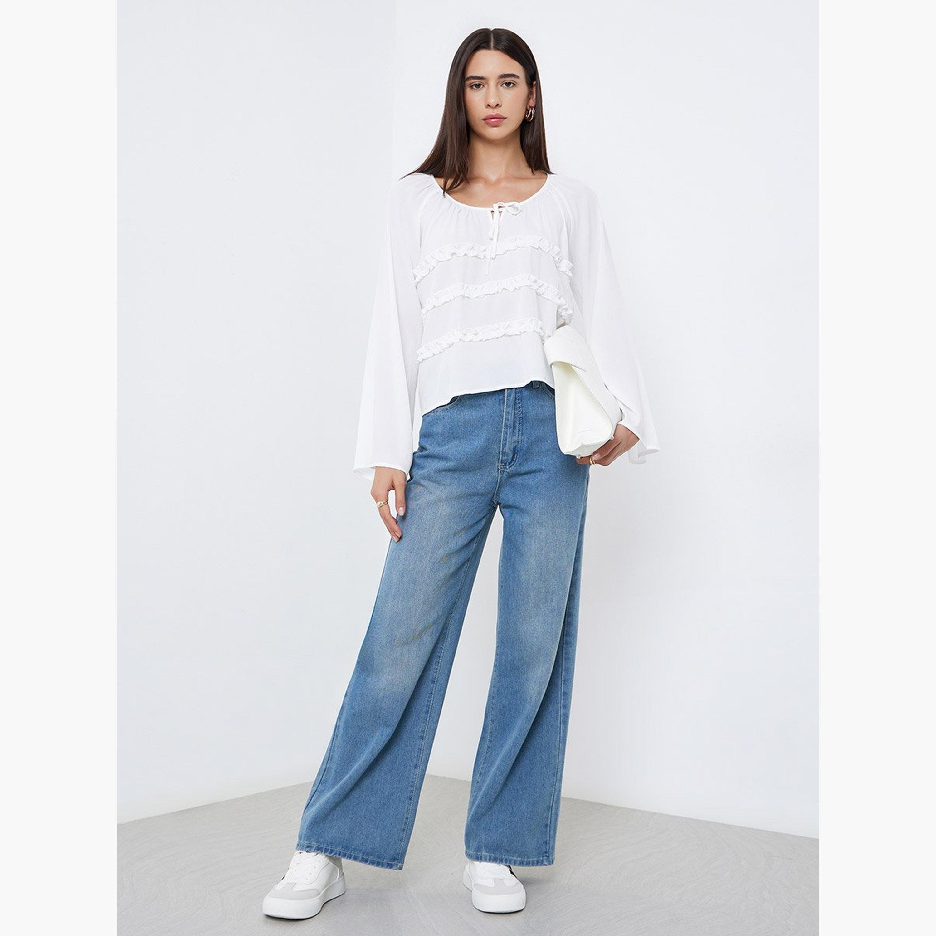تيك تو - بلوزة بيضاء مكشكشة بأكمام جرس-women-clothing-shirtsandblouses-blouses-image-1