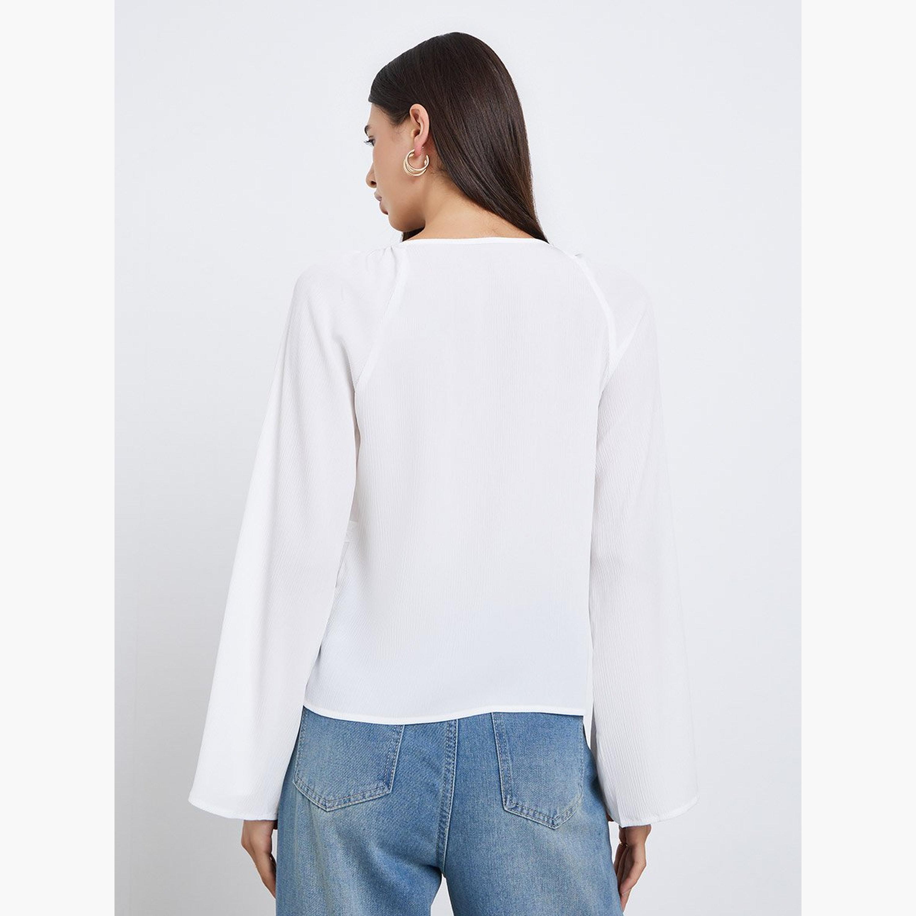 تيك تو - بلوزة بيضاء مكشكشة بأكمام جرس-women-clothing-shirtsandblouses-blouses-image-4
