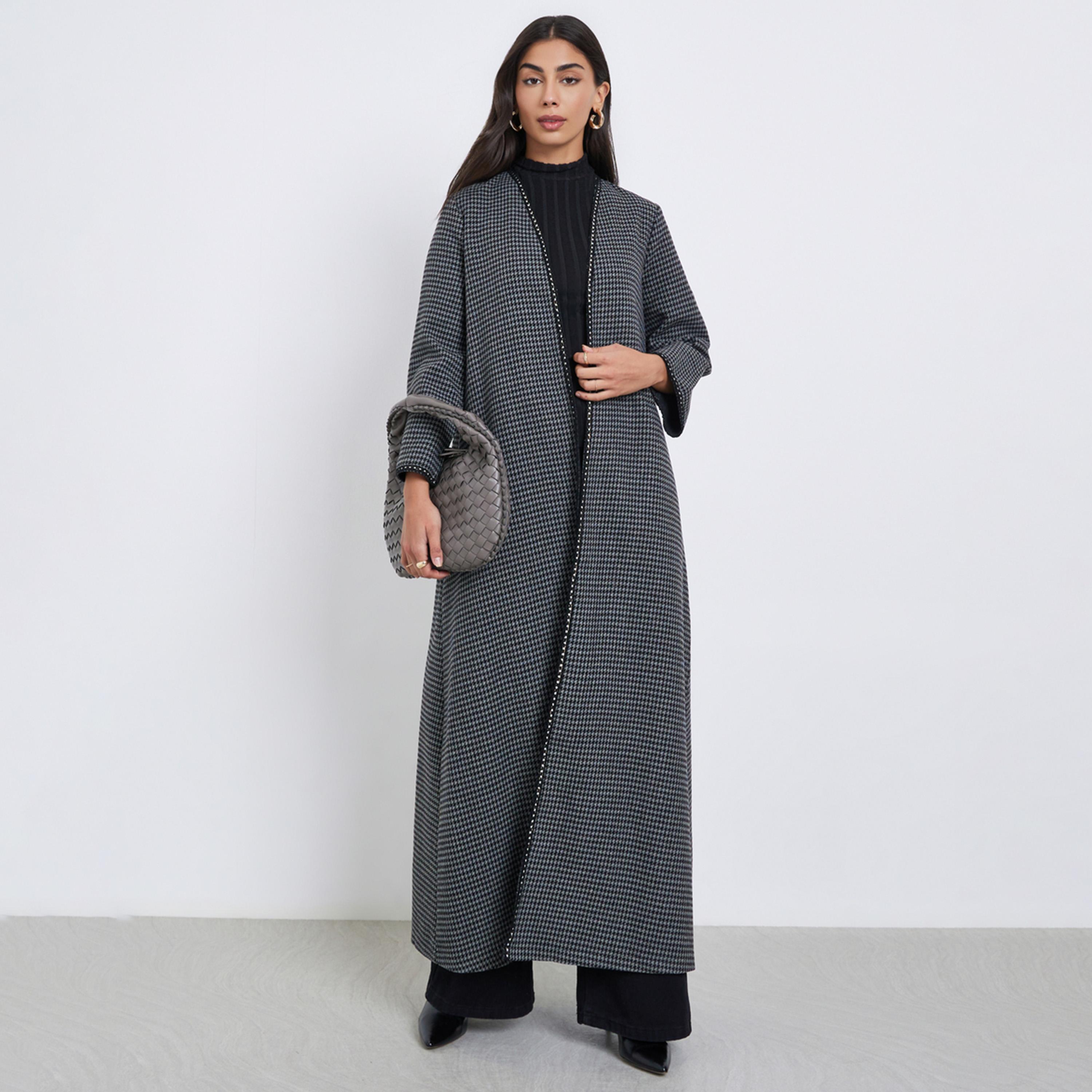 ستايلي - عباية مفتوحة من الأمام بنقشة مربعات صغيرة لون فحمي-women-arabicclothing-abayas-image-1