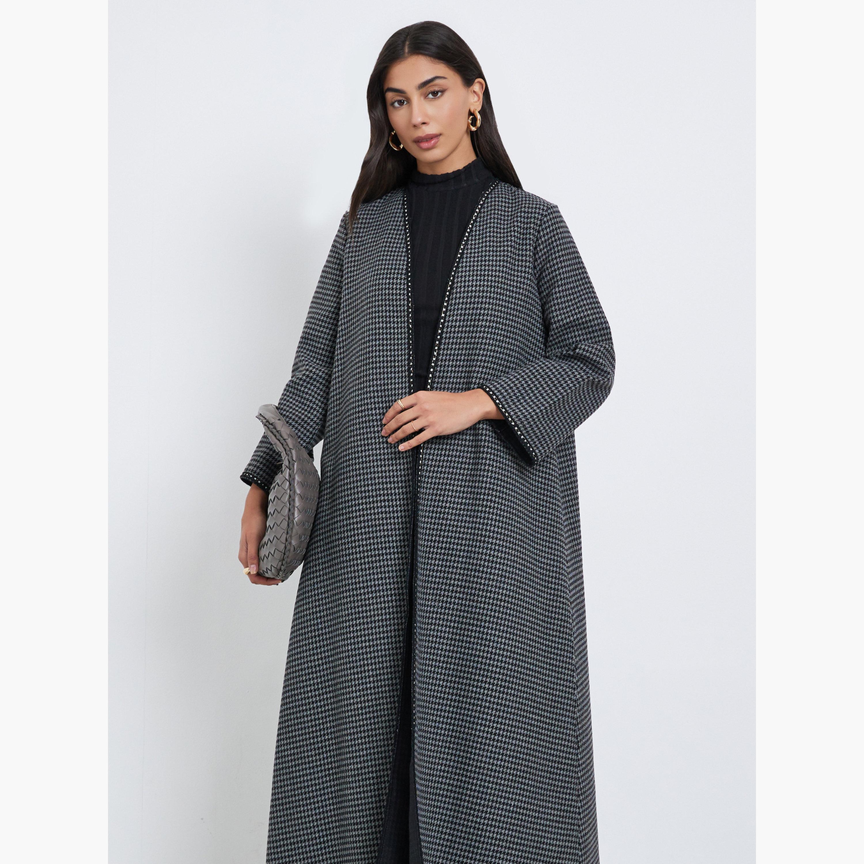 ستايلي - عباية مفتوحة من الأمام بنقشة مربعات صغيرة لون فحمي-women-arabicclothing-abayas-image-2