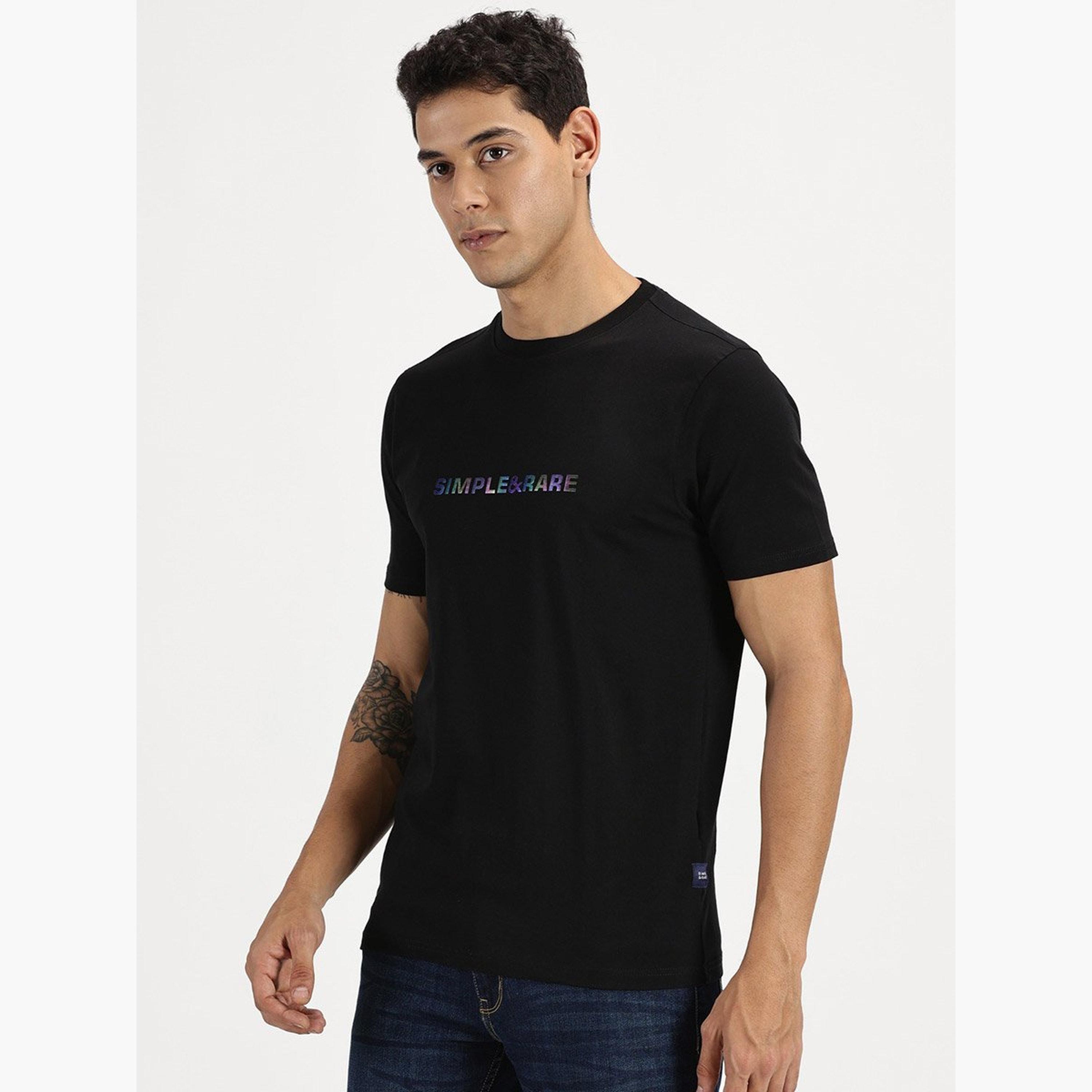 سيمبل اند رير × ستايلي - تي شيرت للرجال أسود بأكمام قصيرة مطبوع عليه شعار-men-clothing-tshirtsandpolos-tshirts-image-2