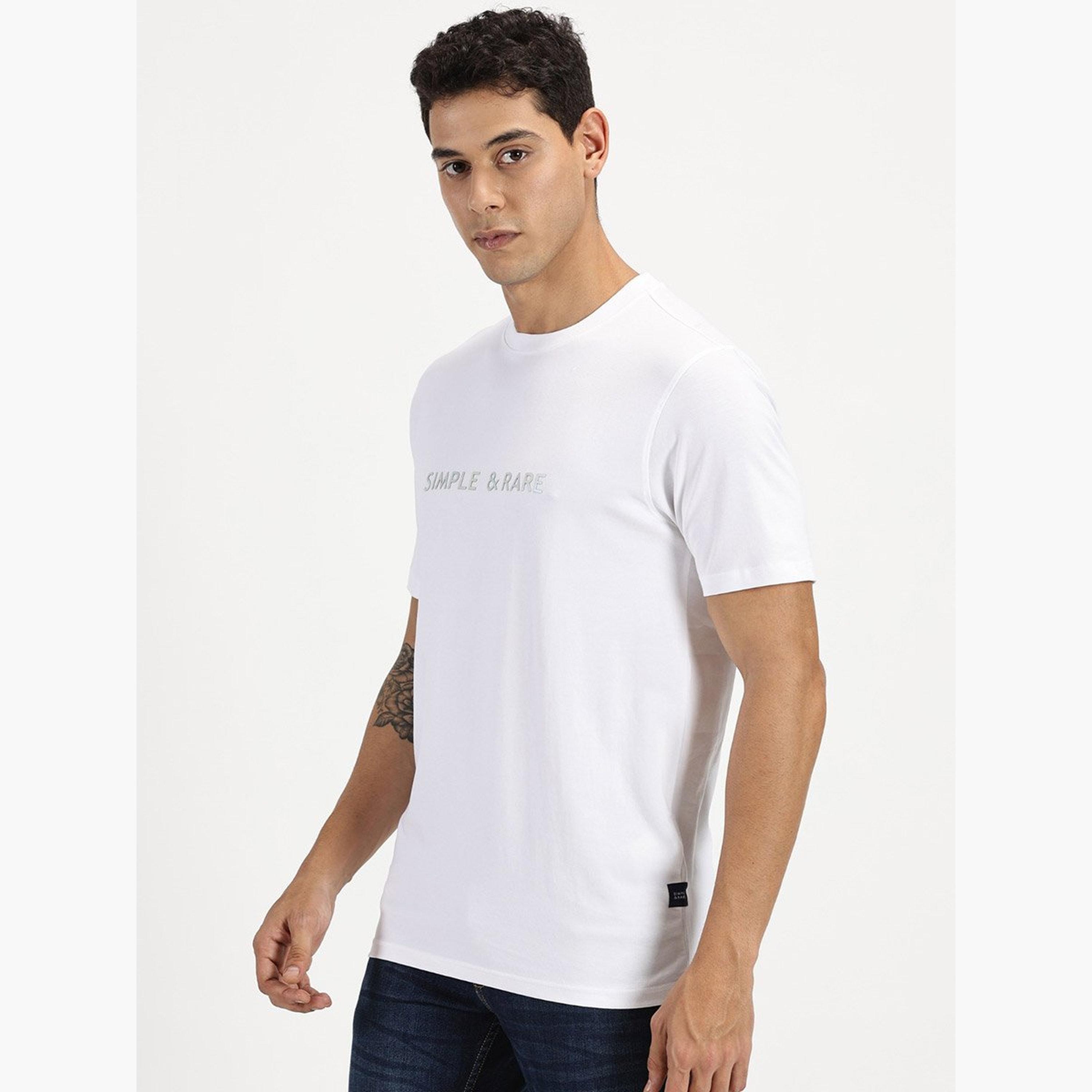سيمبل اند رير × ستايلي - تي شيرت للرجال أبيض بأكمام قصيرة مطبوع عليه شعار-men-clothing-tshirtsandpolos-tshirts-image-1