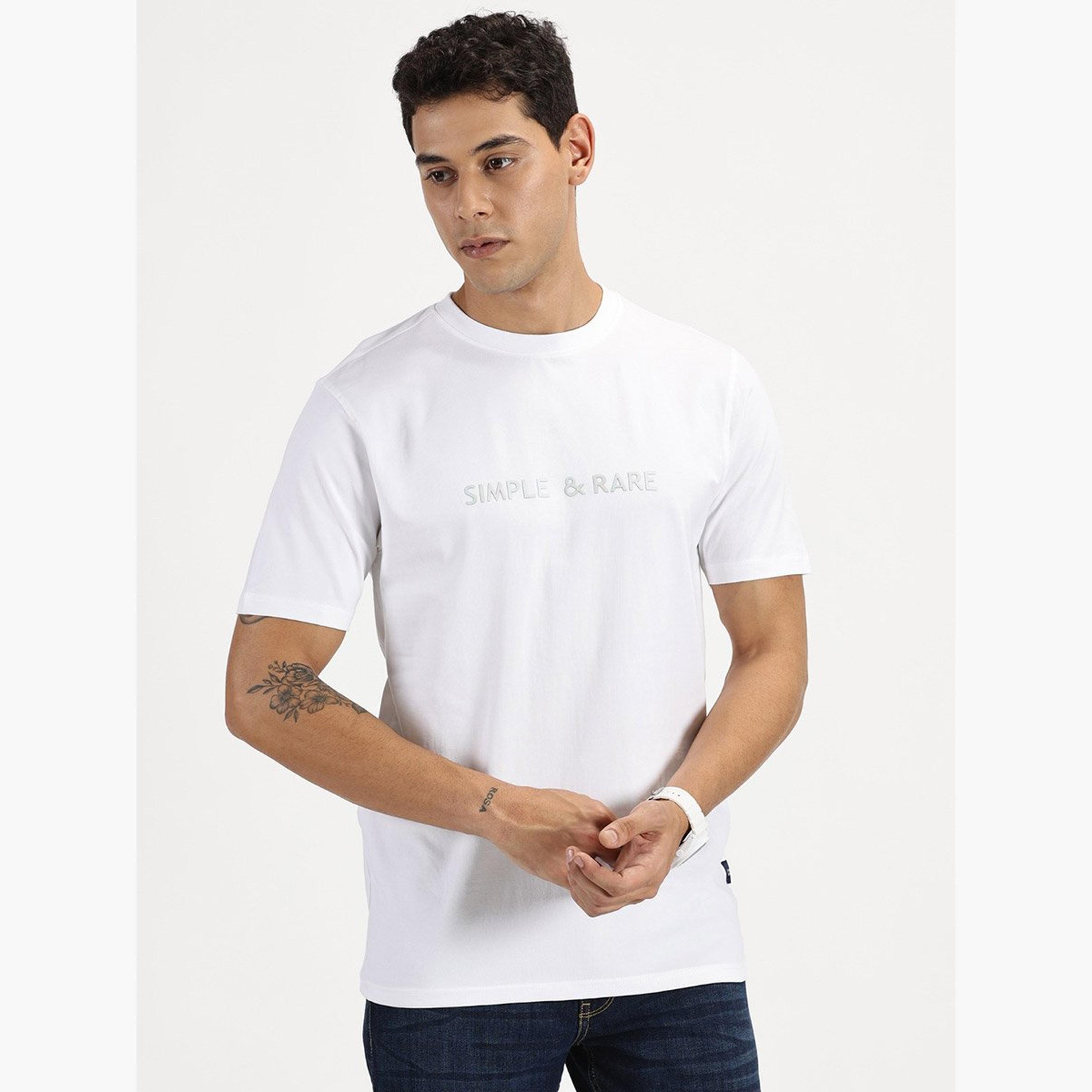 سيمبل اند رير × ستايلي - تي شيرت للرجال أبيض بأكمام قصيرة مطبوع عليه شعار-men-clothing-tshirtsandpolos-tshirts-image-2