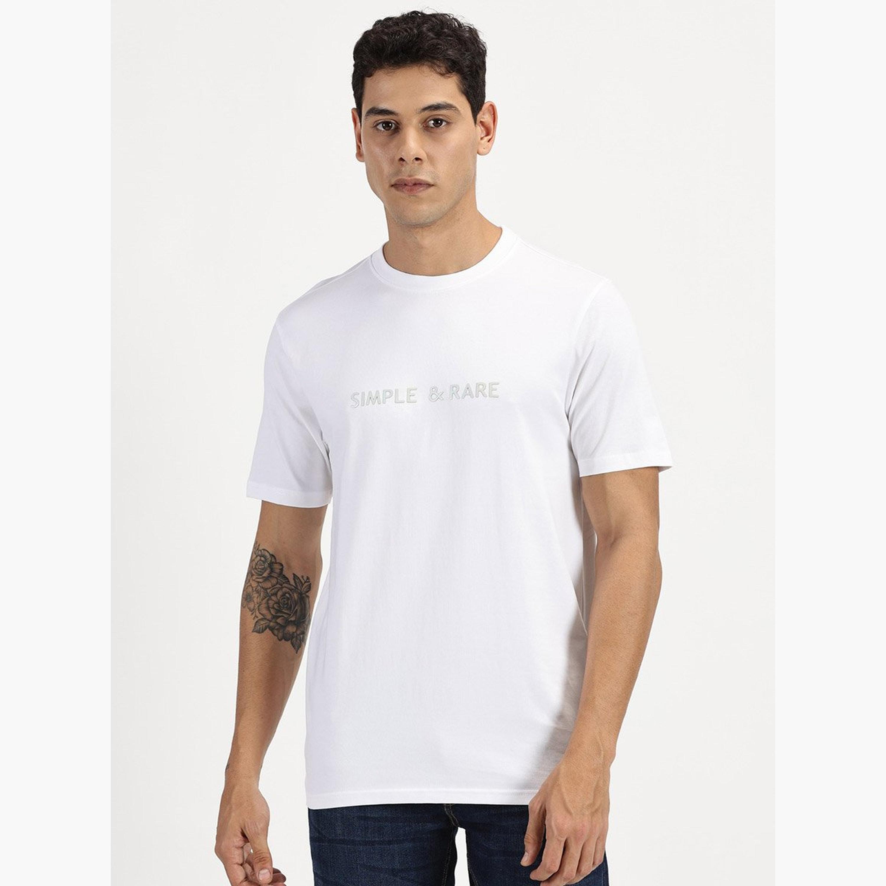 سيمبل اند رير × ستايلي - تي شيرت للرجال أبيض بأكمام قصيرة مطبوع عليه شعار-men-clothing-tshirtsandpolos-tshirts-image-4