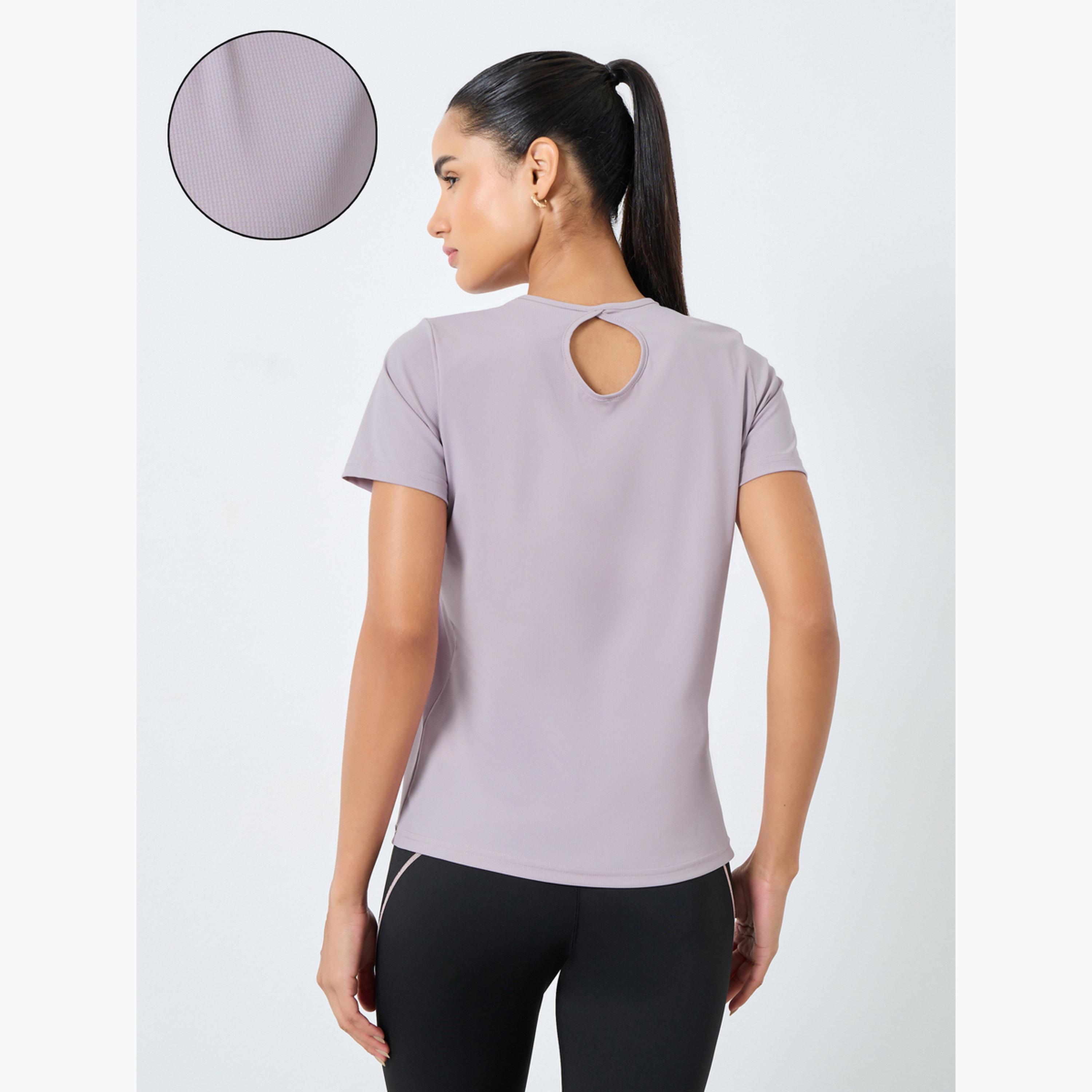ستايلي - توب قماش مزخرف بفتحة على شكل دمعة من الخلف-women-clothing-sportswearandactivewear-tshirtsandvests-image-4
