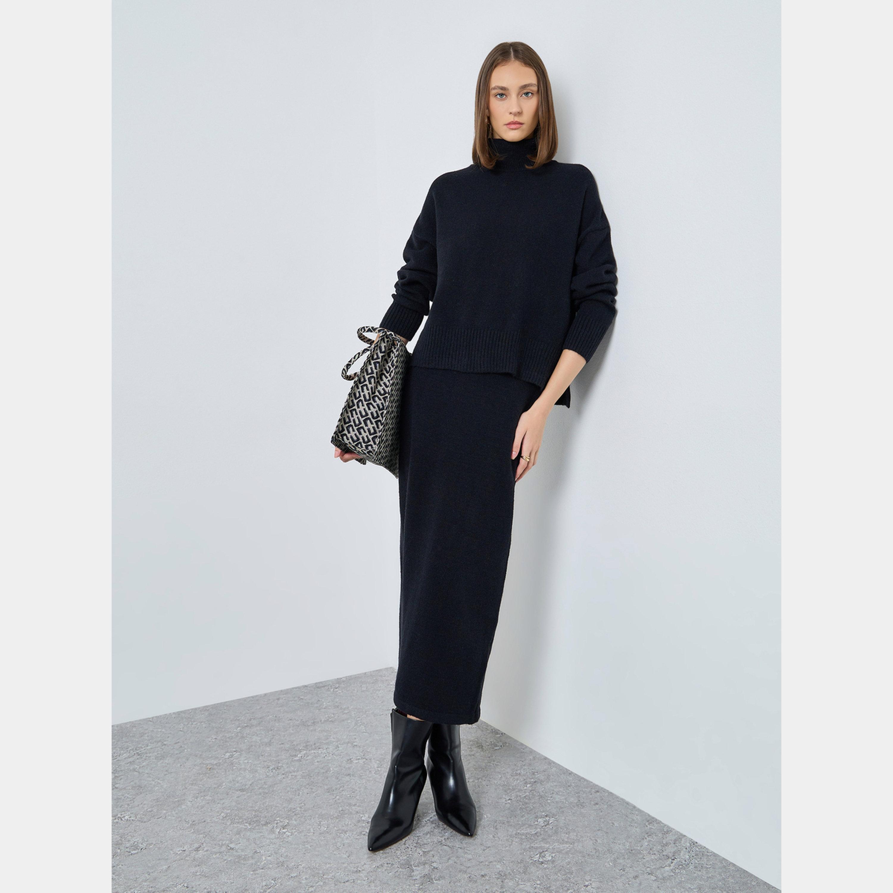 ستايلي - سترة سوداء محبوكة بياقة عالية وتنورة-women-clothing-coordsets-image-1