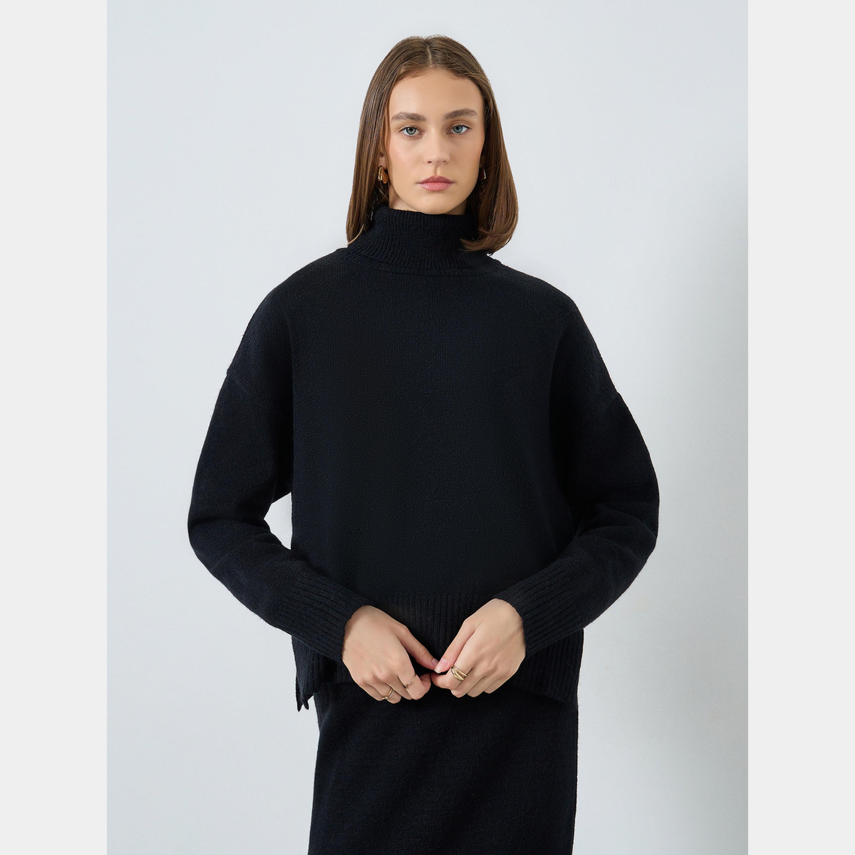 ستايلي - سترة سوداء محبوكة بياقة عالية وتنورة-women-clothing-coordsets-image-2