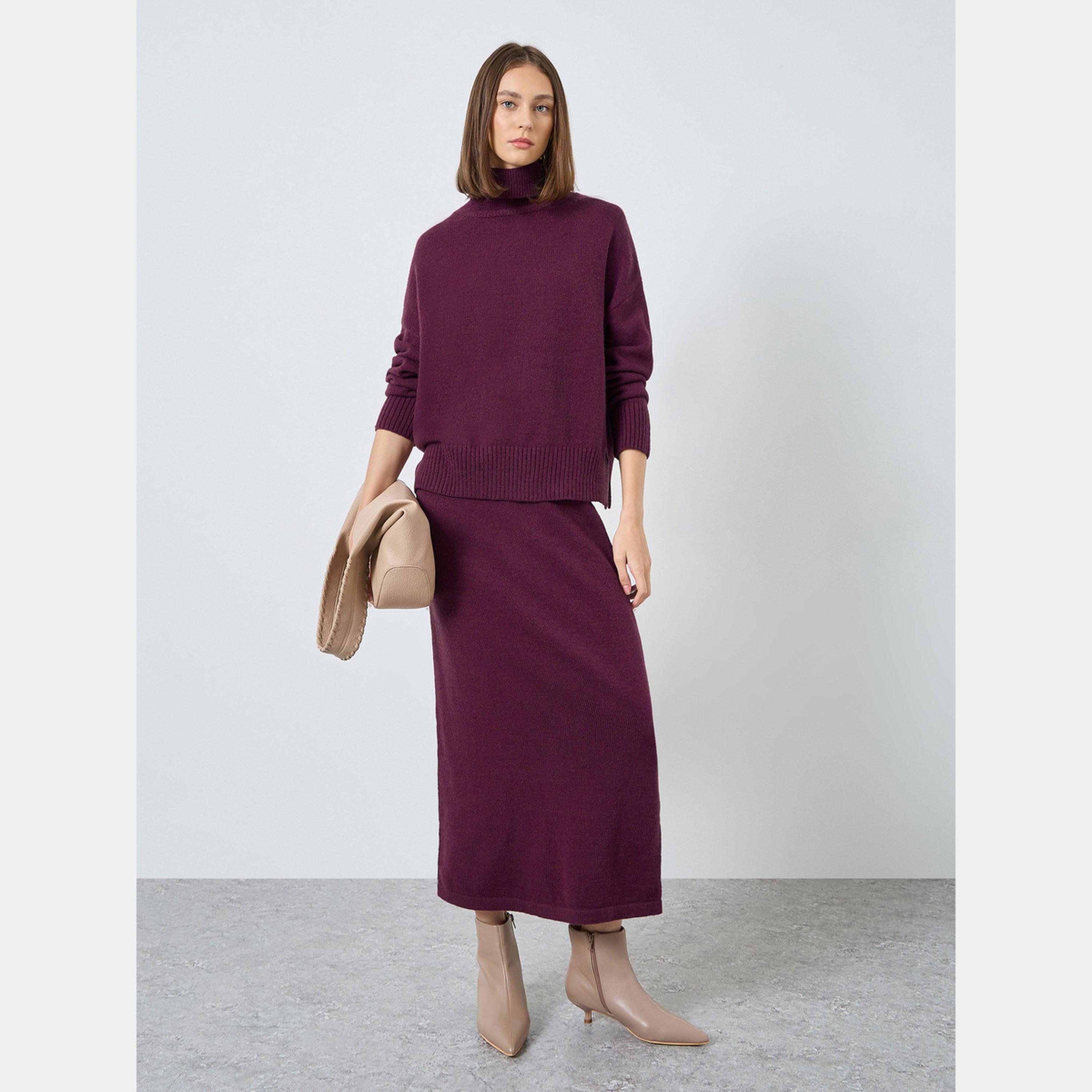 ستايلي - سترة وتنورة محبوكة برقبة عالية لون برغندي-women-clothing-coordsets-image-1