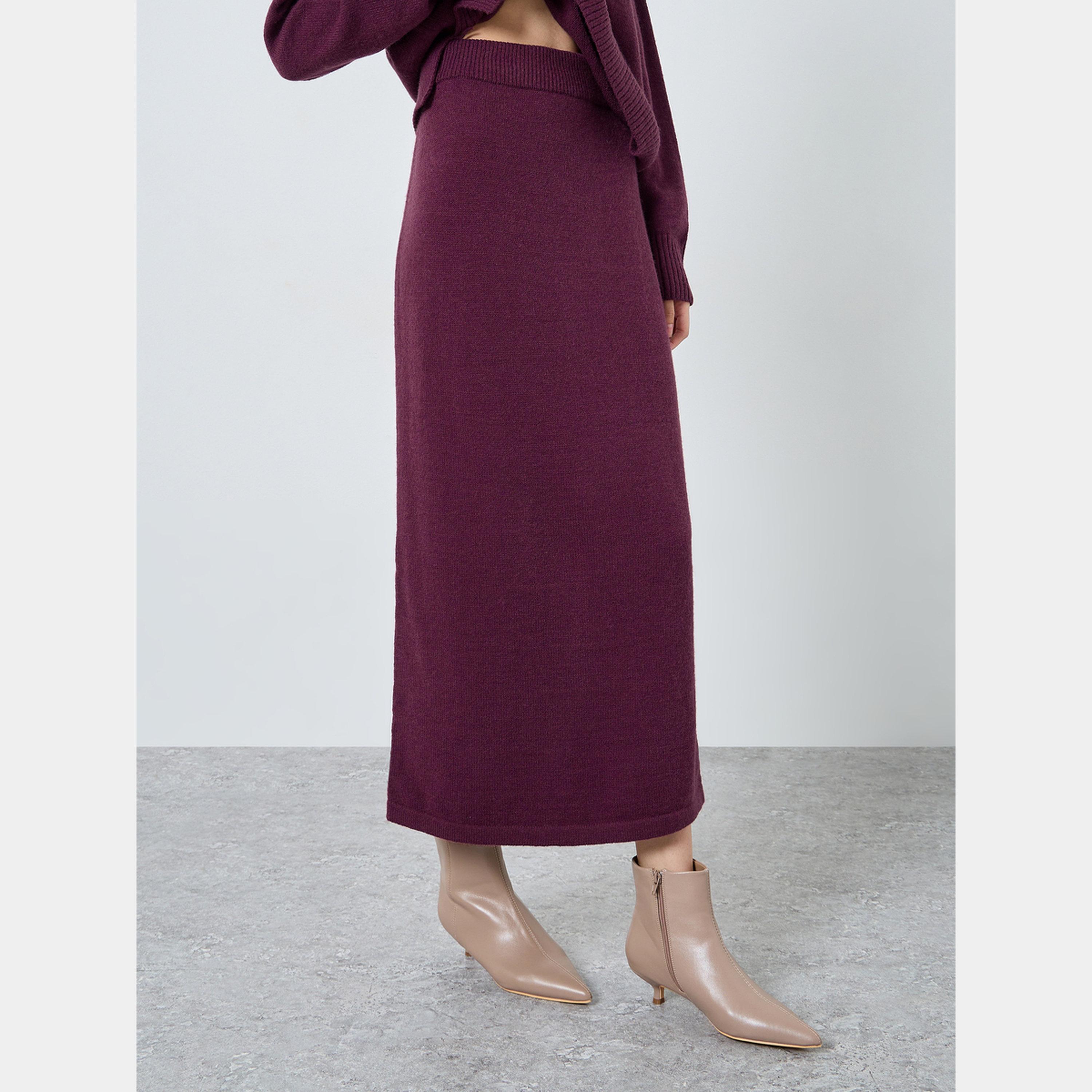 ستايلي - سترة وتنورة محبوكة برقبة عالية لون برغندي-women-clothing-coordsets-image-3