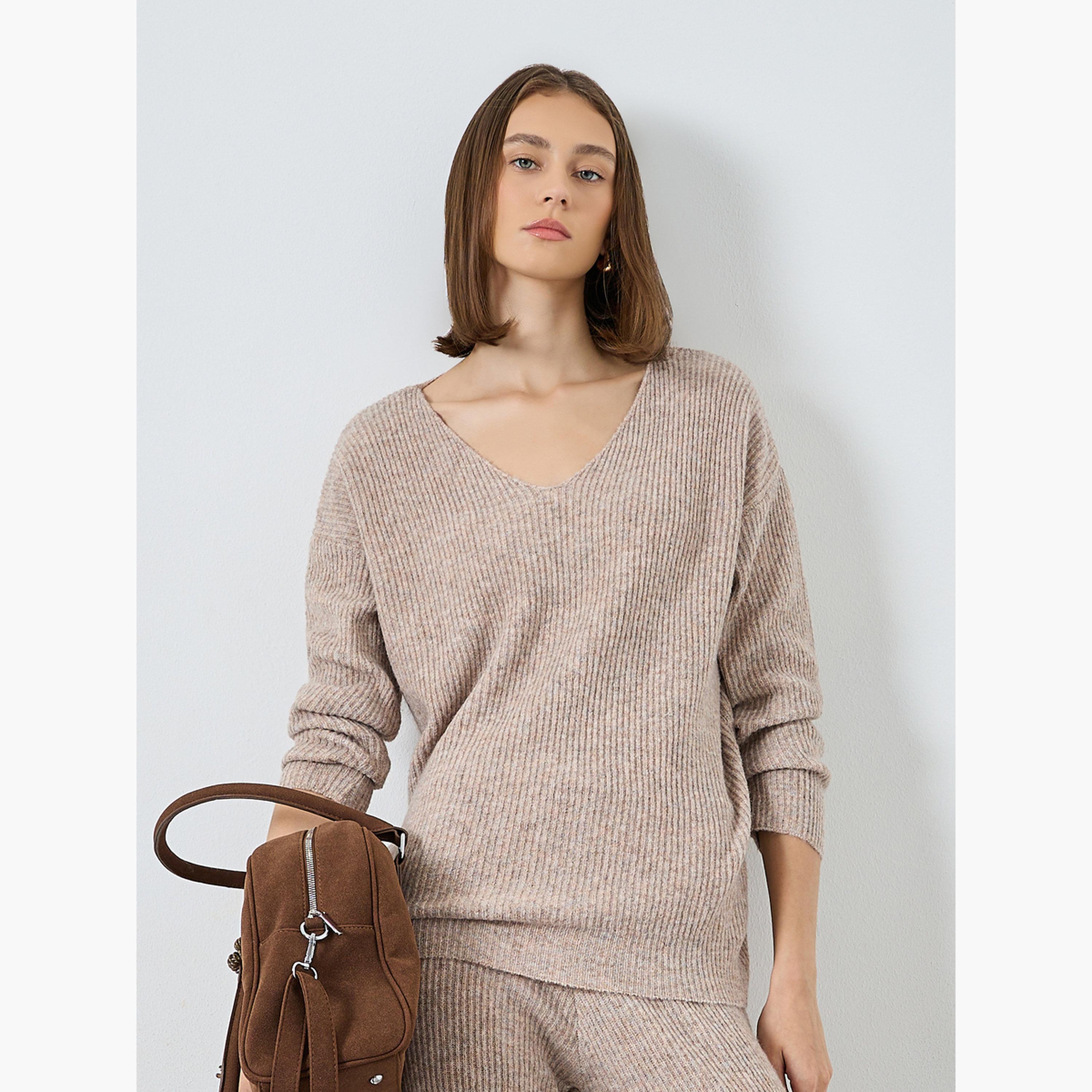 ستايلي - سترة محبوكة تصميم واسع بفتحة رقبة على شكل حرف V مع بنطال للنساء-women-clothing-coordsets-image-2
