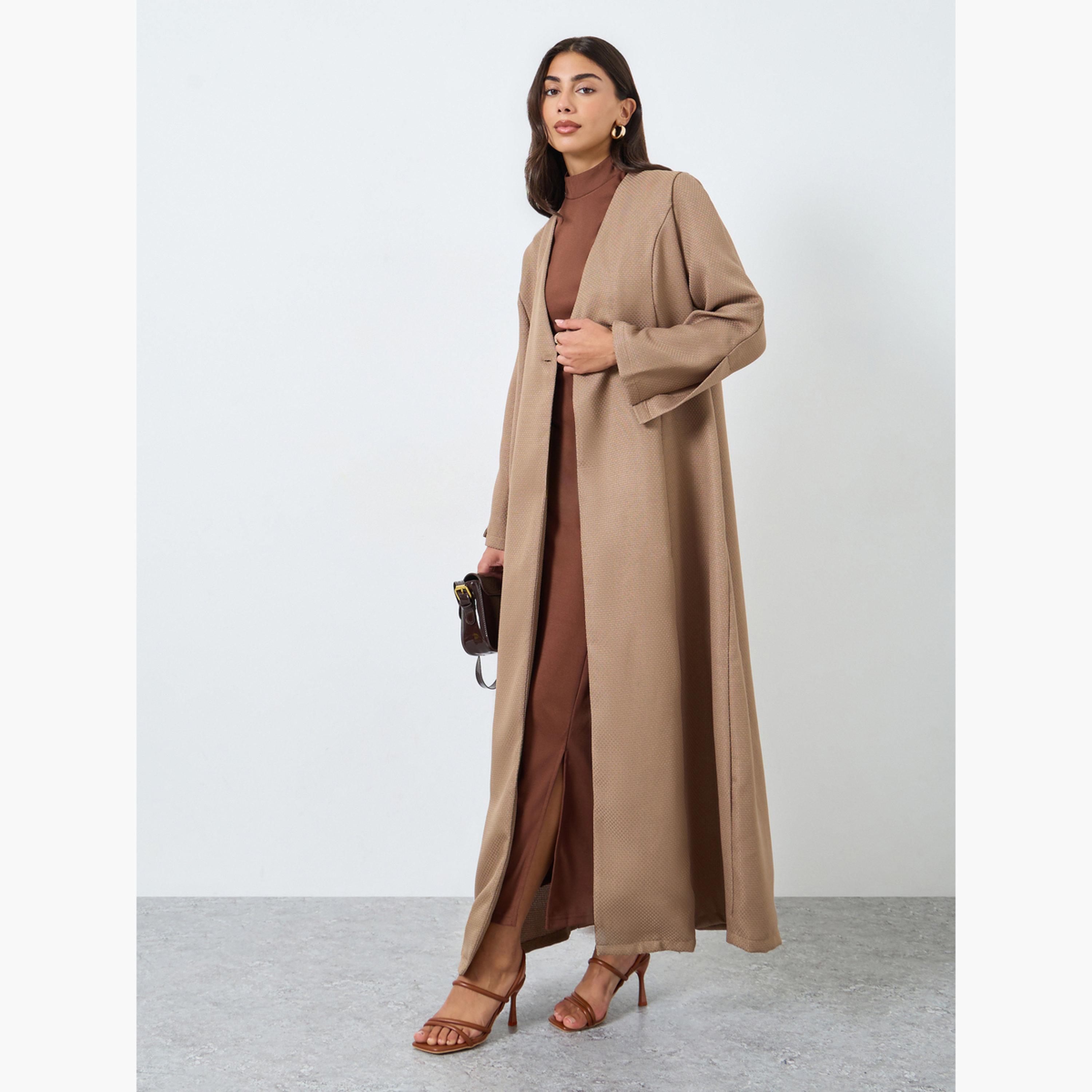 أميرة x ستايلي عباية بمظهر تويد مع زر واحد-women-arabicclothing-abayas-image-1