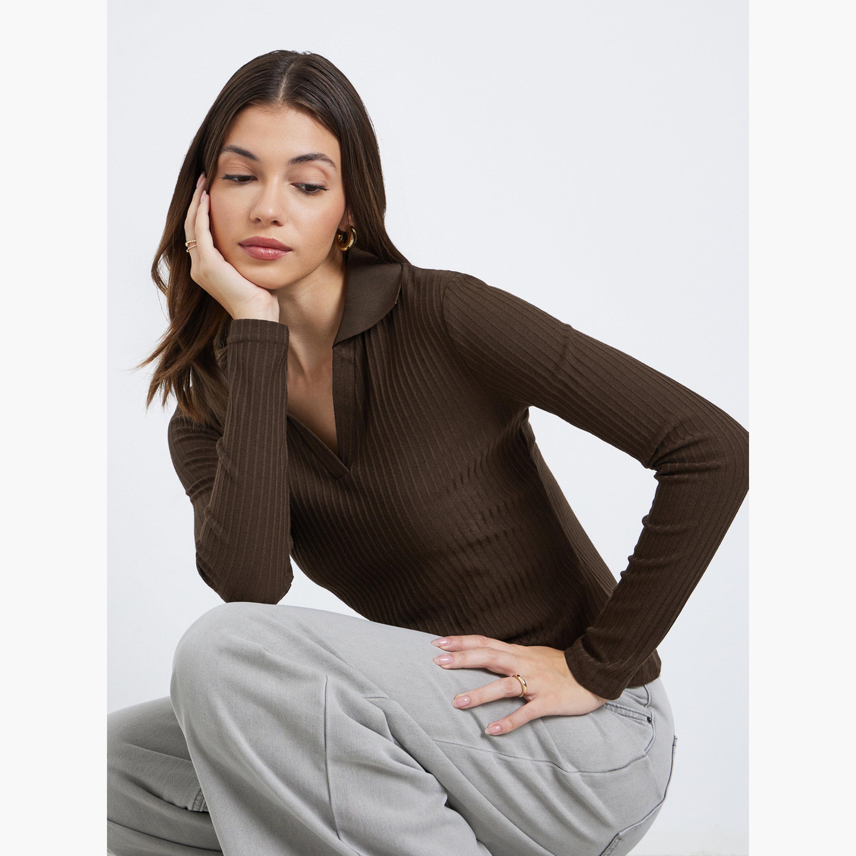 ستايلي - بلوزة محبوكة بنية اللون مع ياقة مفتوحة للنساء-women-clothing-tshirts-image-2