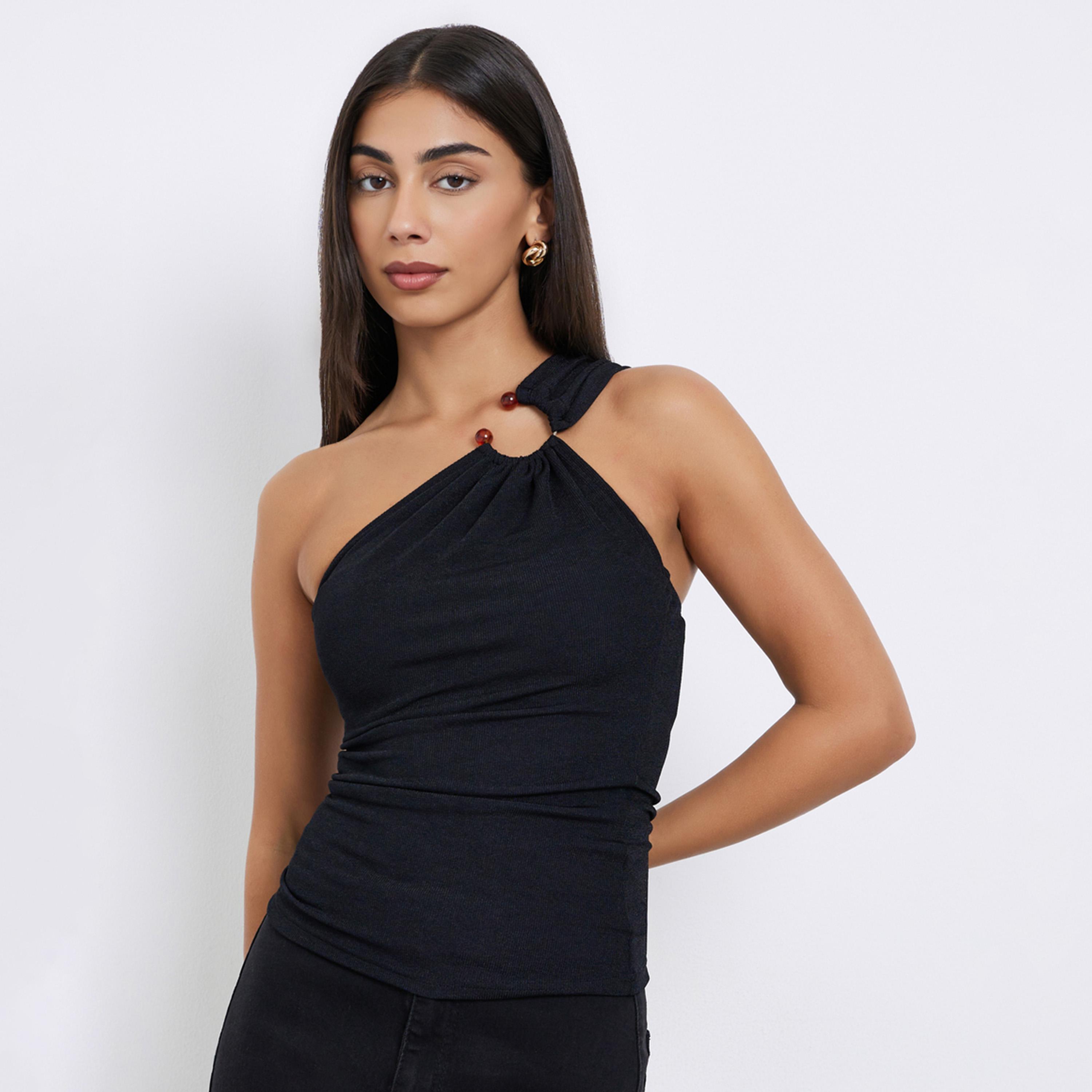 ستايلي - بلوزة سوداء محبوكة بكتف واحد مع تفاصيل حلقة-women-clothing-shirtsandblouses-shirts-image-1