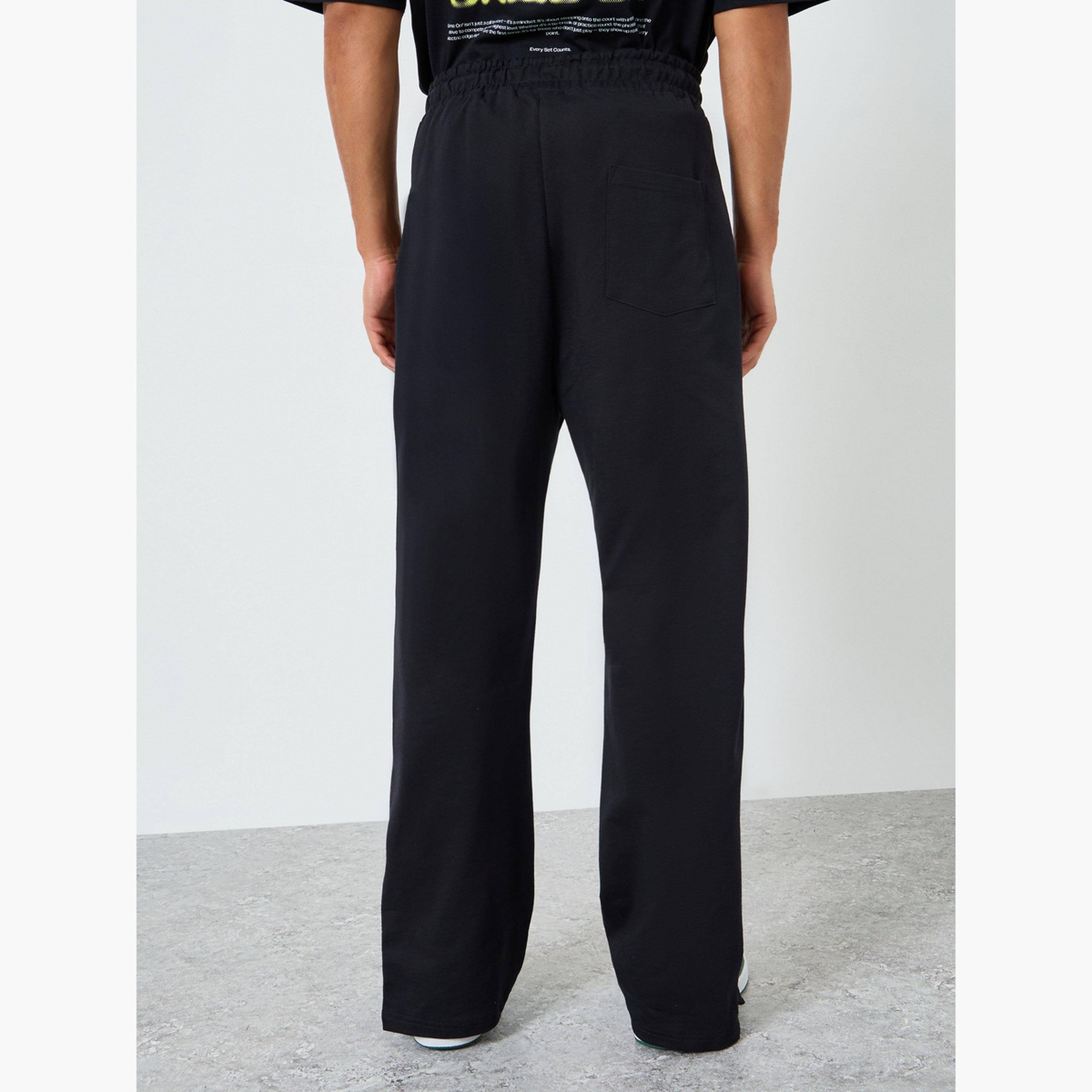 جوغر بأرجل واسعة وتفاصيل مُطرّزة-men-clothing-bottoms-joggers-image-4