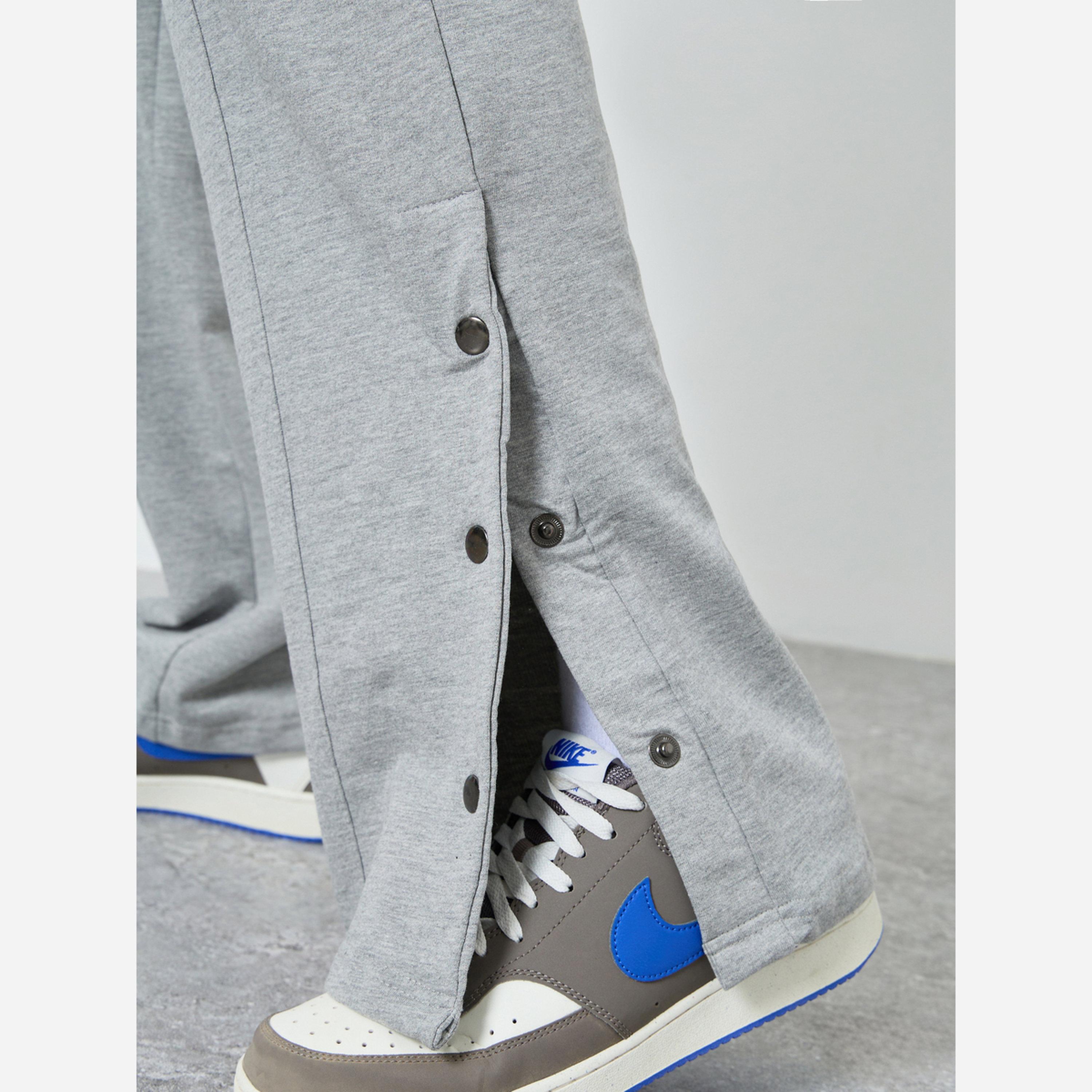 ستايلي - بنطال رياضي رجالي لون رمادي مطرز قماش تيري-men-clothing-bottoms-joggers-image-4